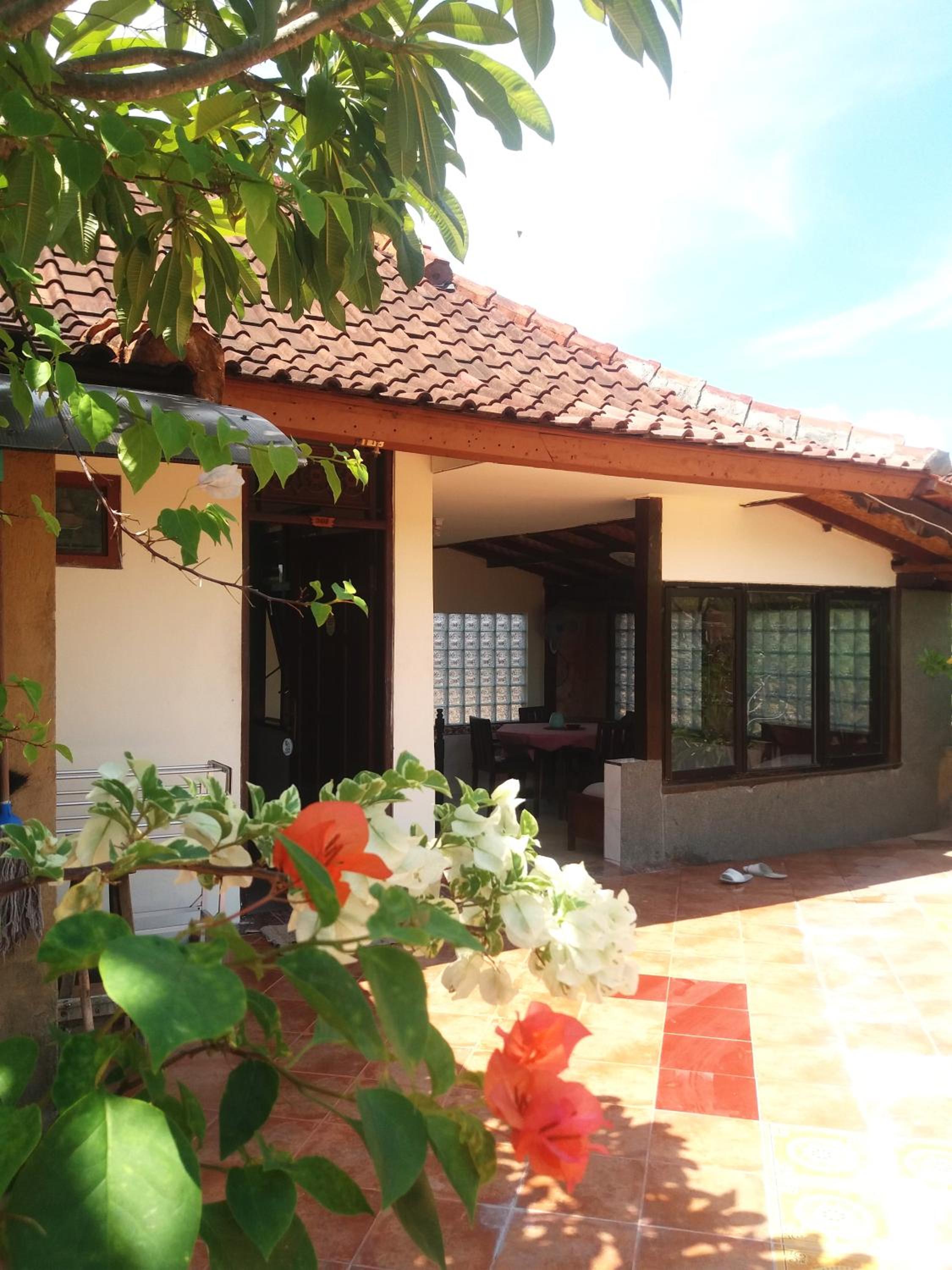 Kembar Inn Padangbai view 5