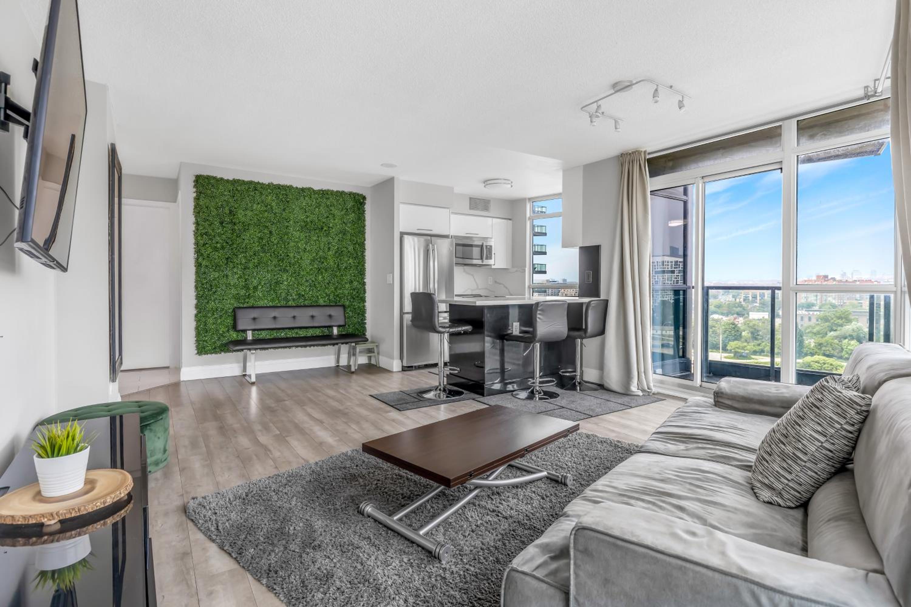 2 BR Waterfront Condo Downtown w/ free Parking