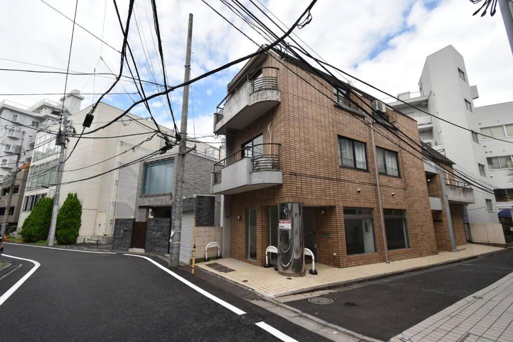 4min Roppongi Enjoy travel and gourmet experiences