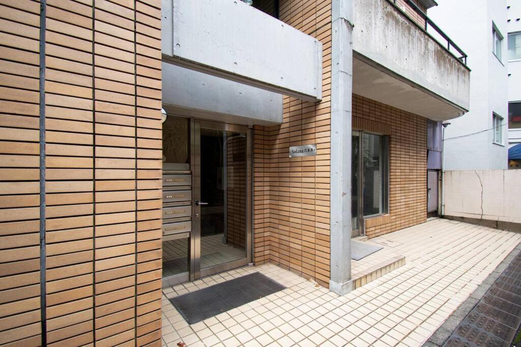 4min Roppongi Enjoy travel and gourmet experiences