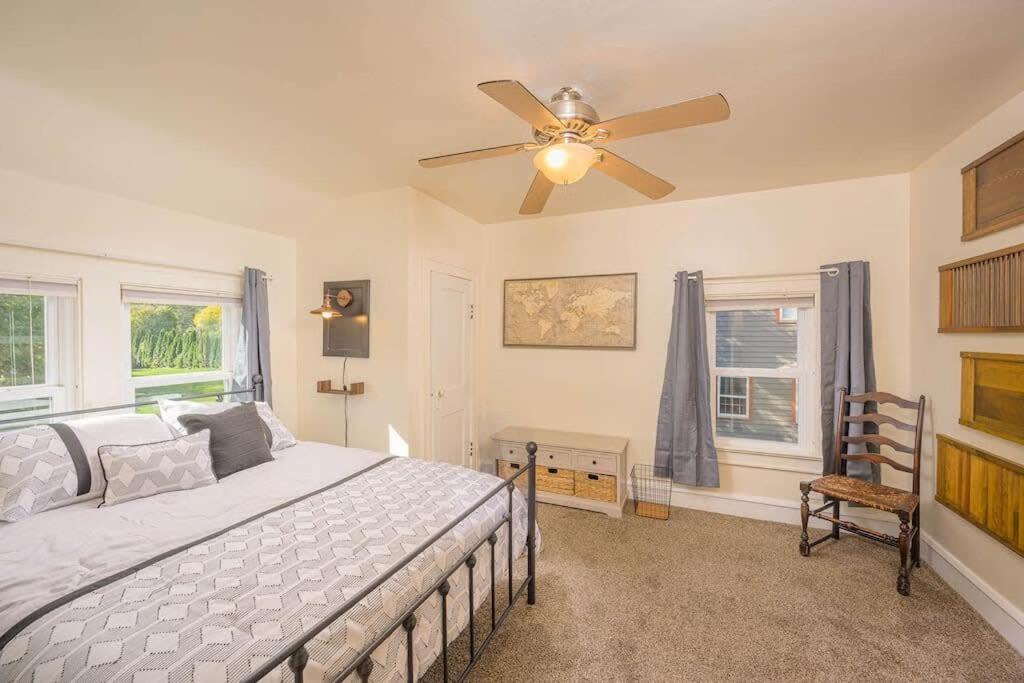 -Downtown Luxury at Lawrence view 5