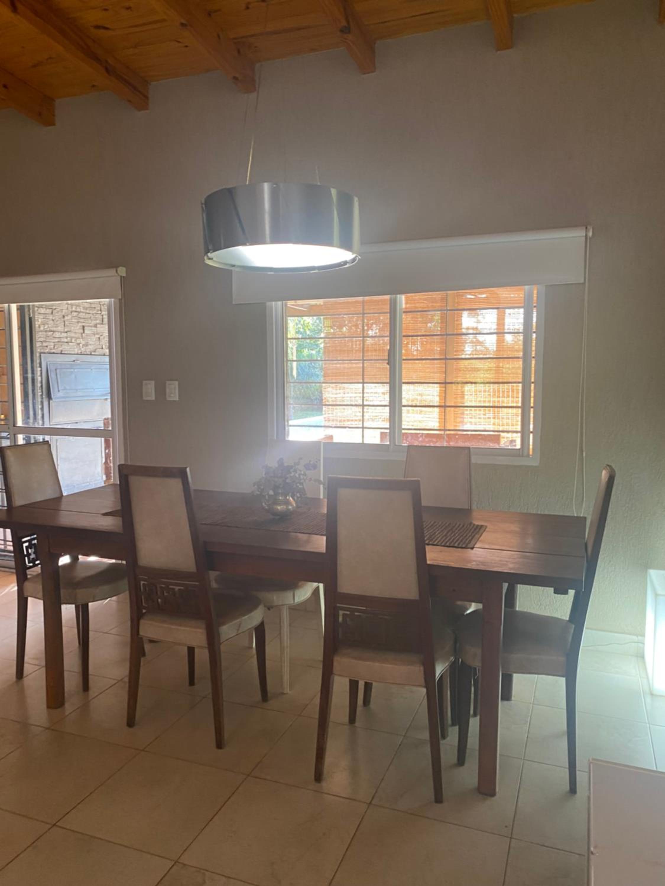 Linda casa a metros del río Paraná con pileta