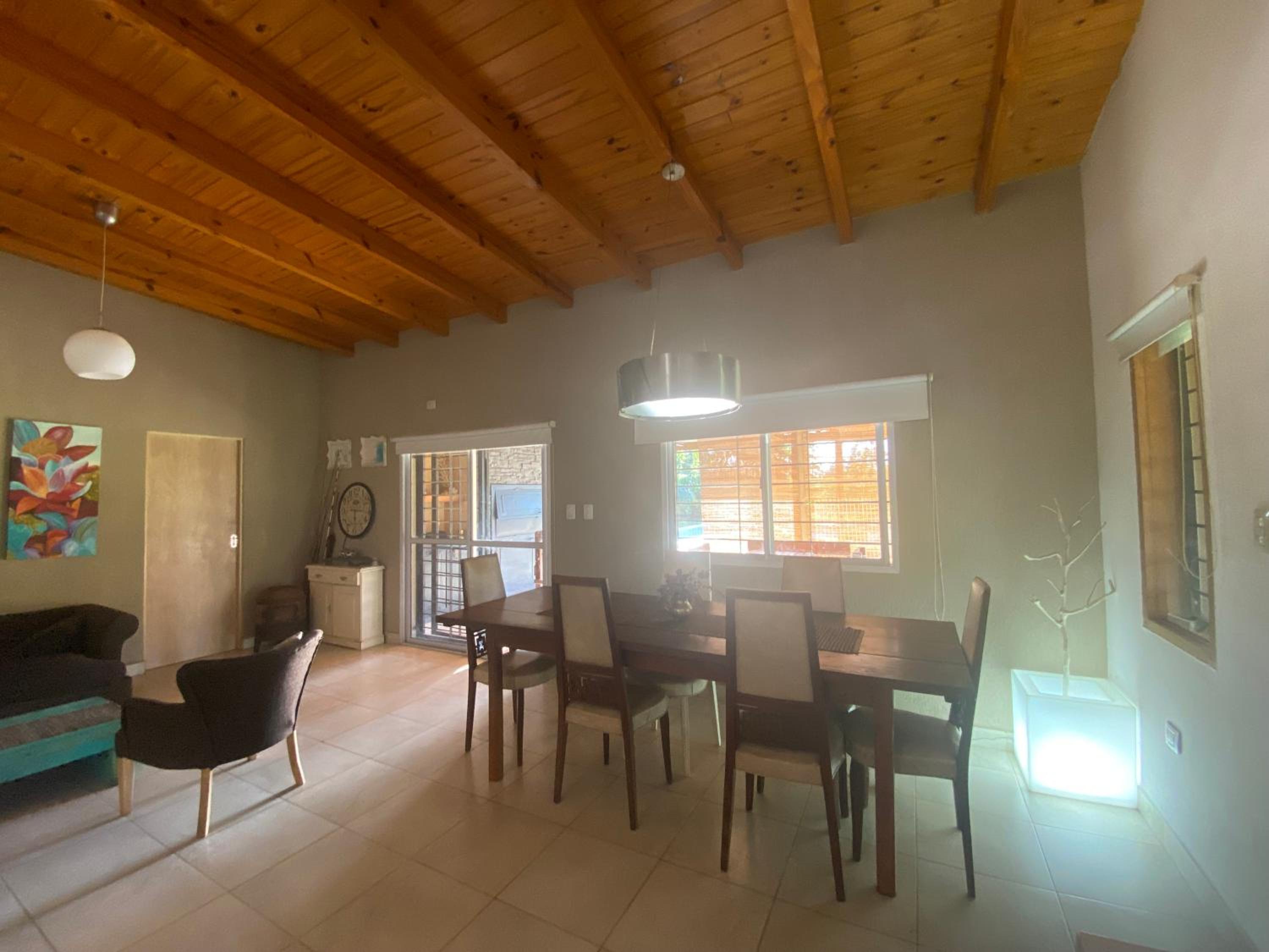 Linda casa a metros del río Paraná con pileta