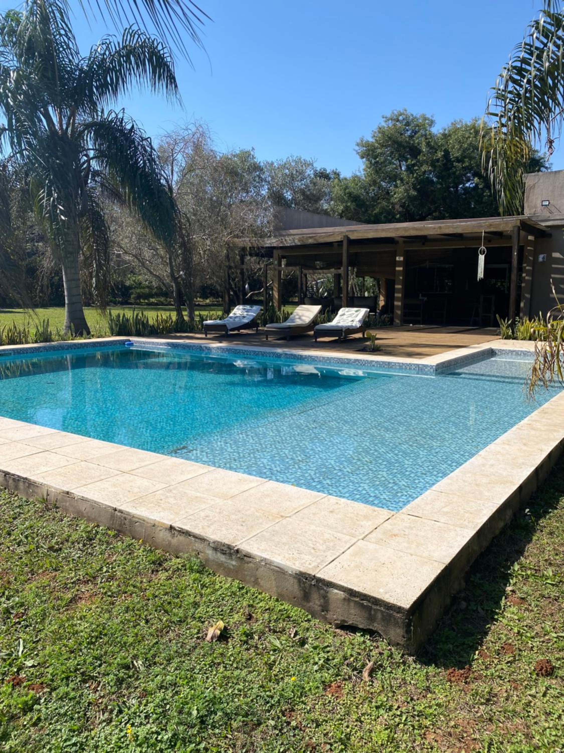 Linda casa a metros del río Paraná con pileta