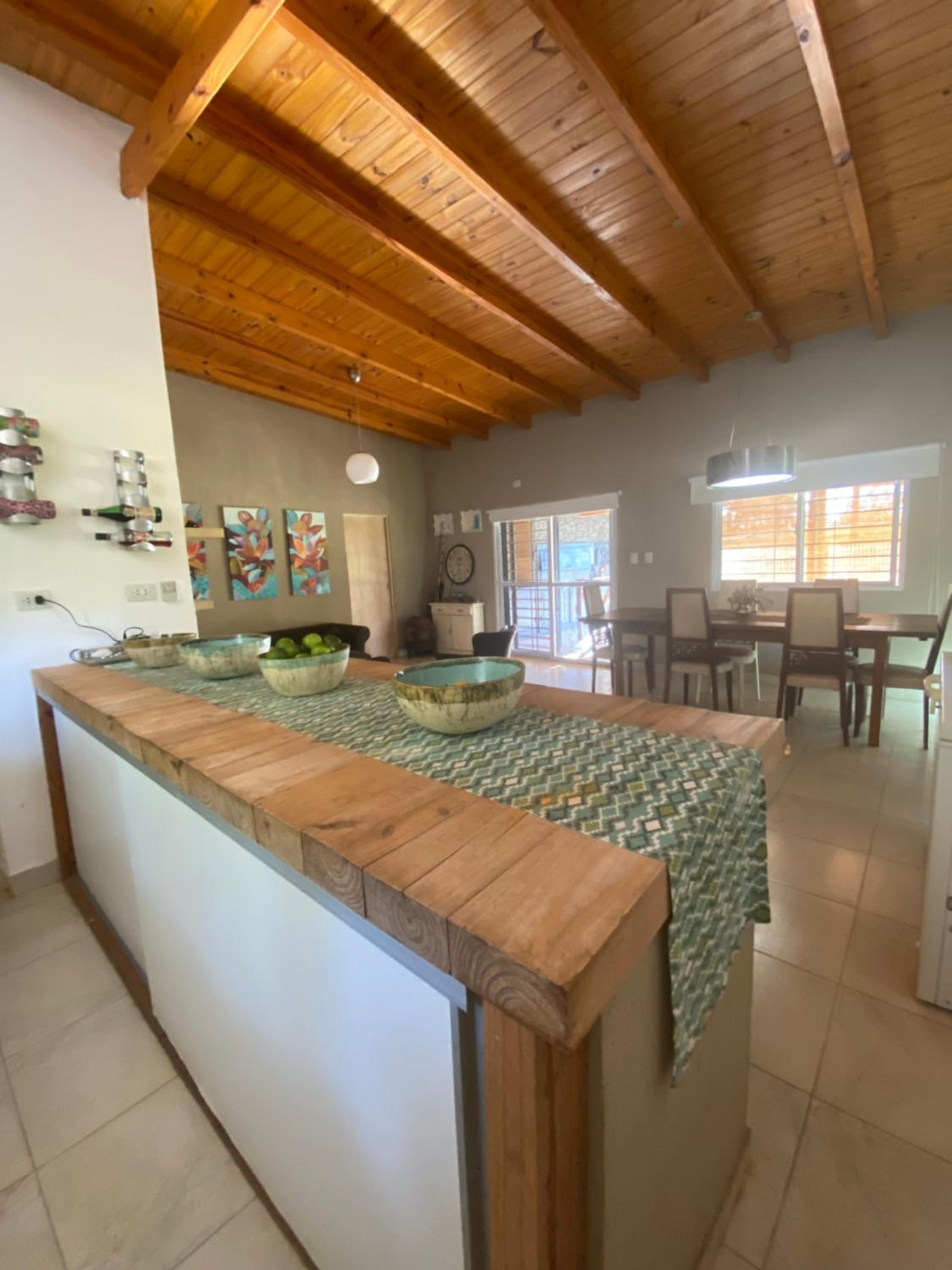 Linda casa a metros del río Paraná con pileta