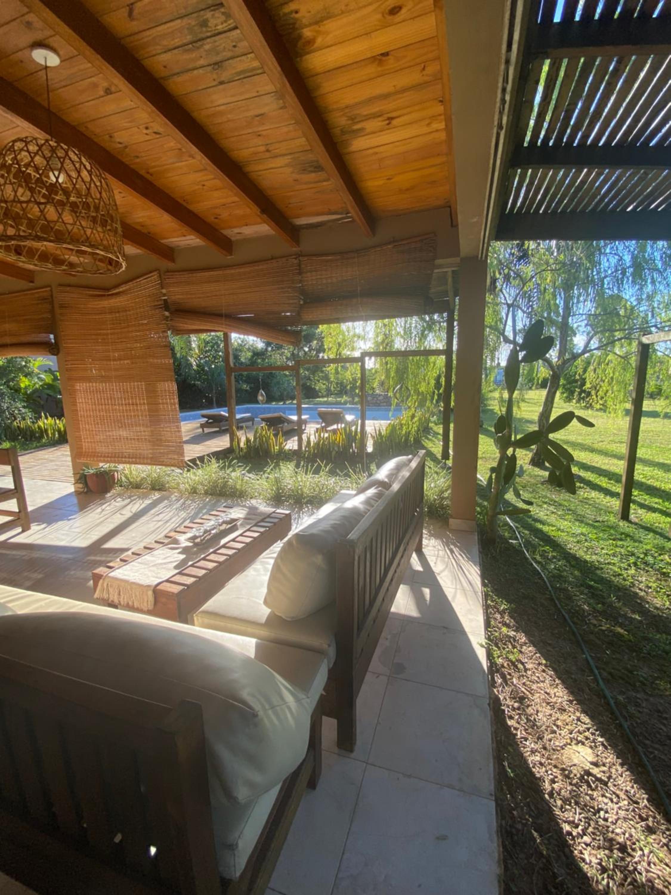 Linda casa a metros del río Paraná con pileta