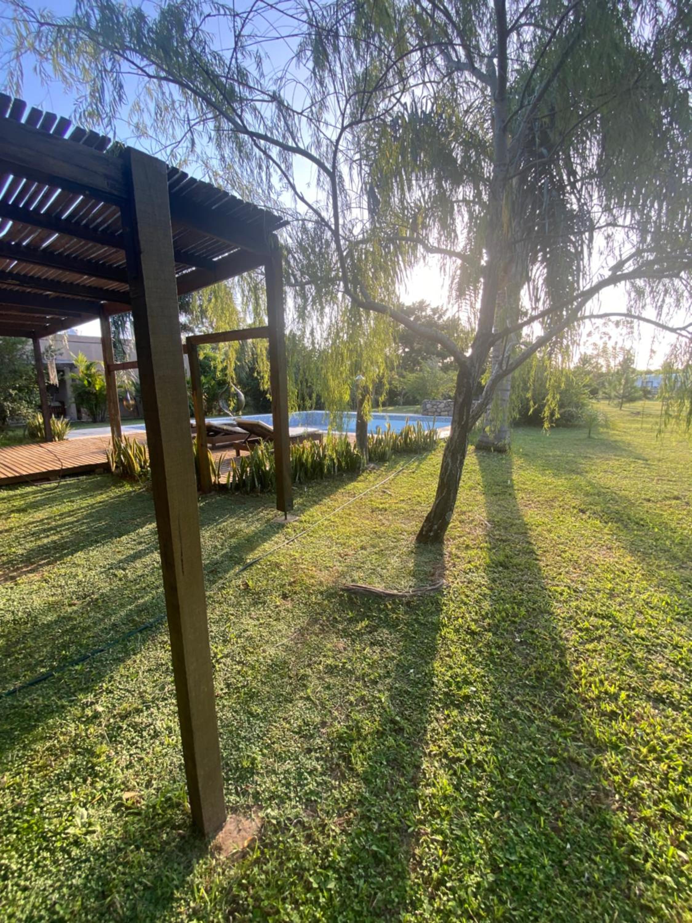 Linda casa a metros del río Paraná con pileta