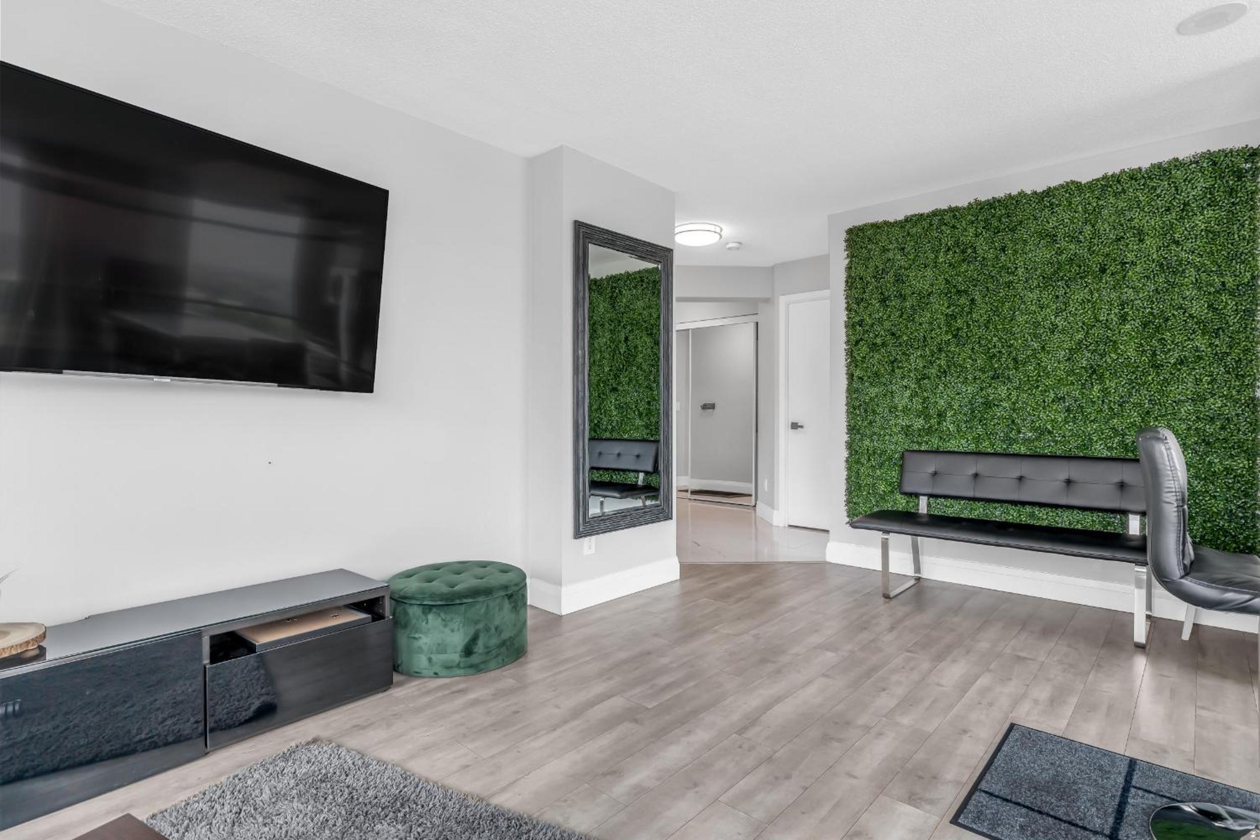 2 BR Waterfront Condo Downtown w/ free Parking