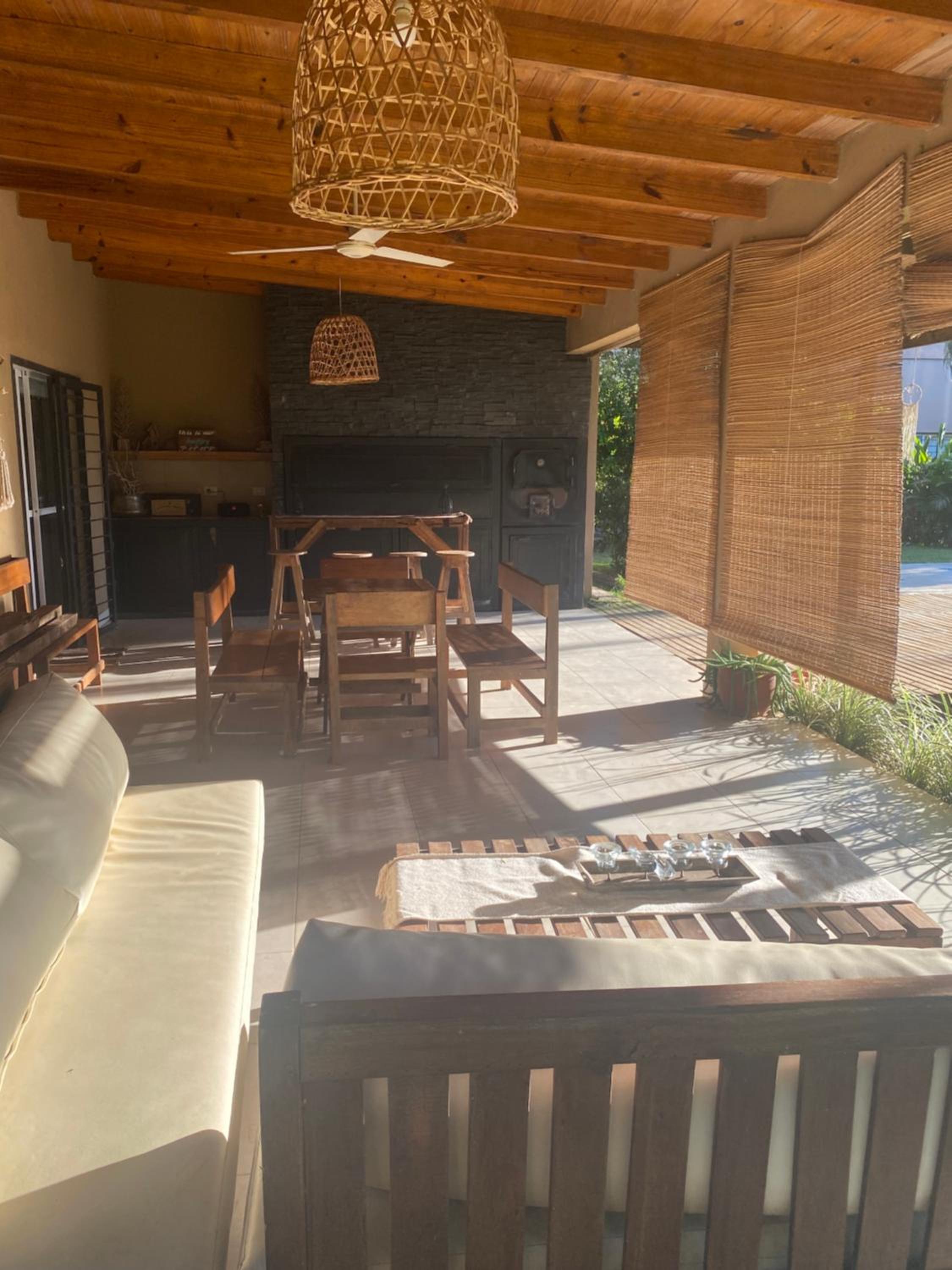 Linda casa a metros del río Paraná con pileta