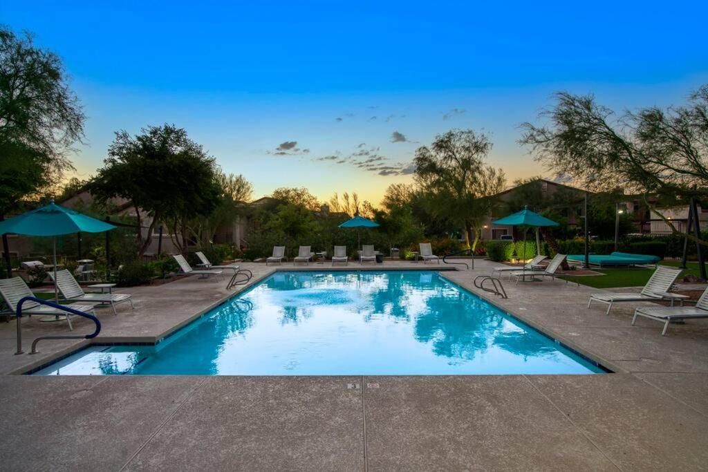 Phoenix Vacations - Modern 2-BR Condo near West Gate - Property Image 1