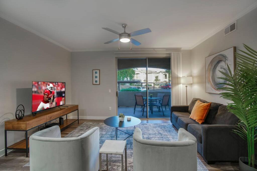 Modern 2-BR Condo near West Gate - Property Image 18