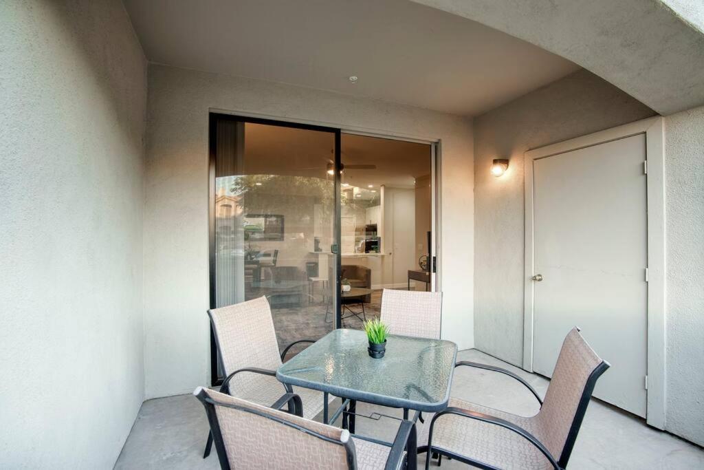 Modern 2-BR Condo near West Gate - Property Image 10