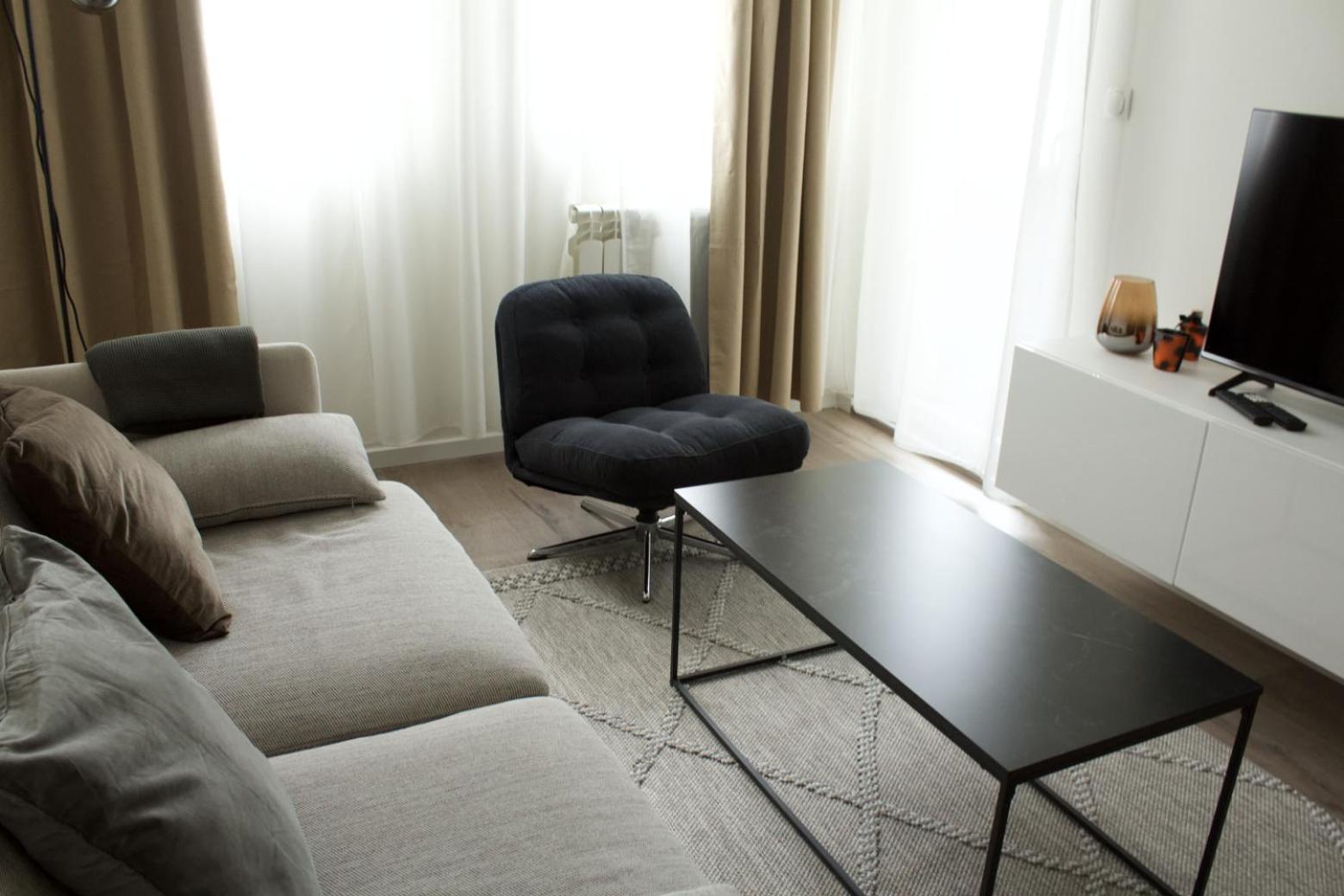 Aura Apartment - Lovely Apartment with Garage Parking view 2