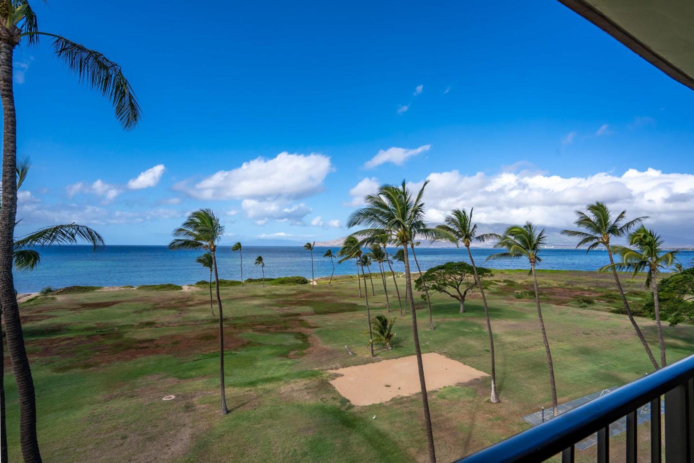 Deluxe Oceanside Resort Vistas
