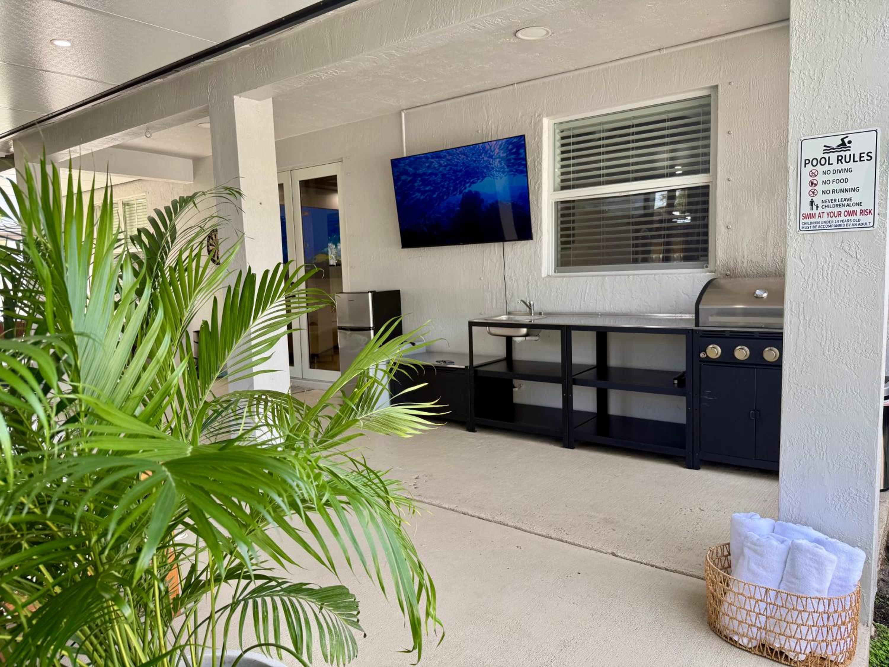 Miami Getaway Heated Pool Villa with Mini Golf & BBQ