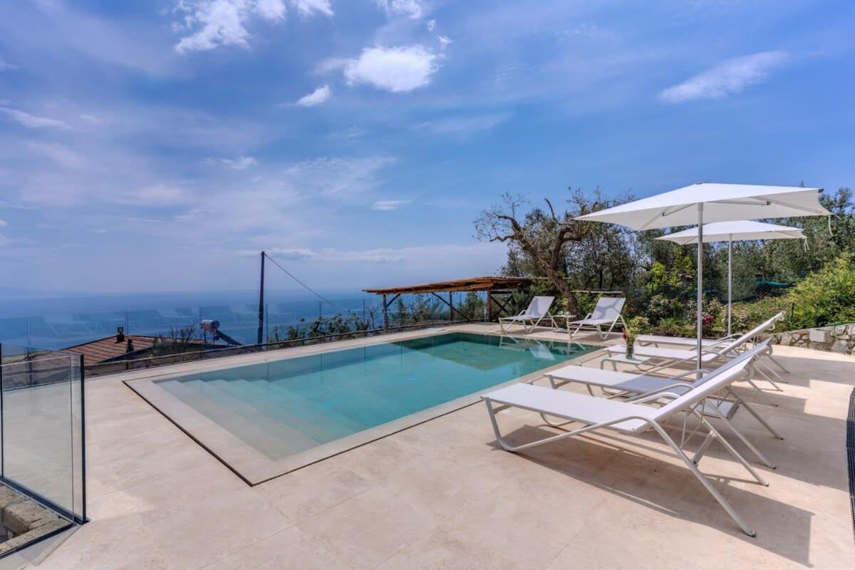 Villa Mediterranea with Heated Pool, Walking Distance from Town by Feeling Italy photo 4
