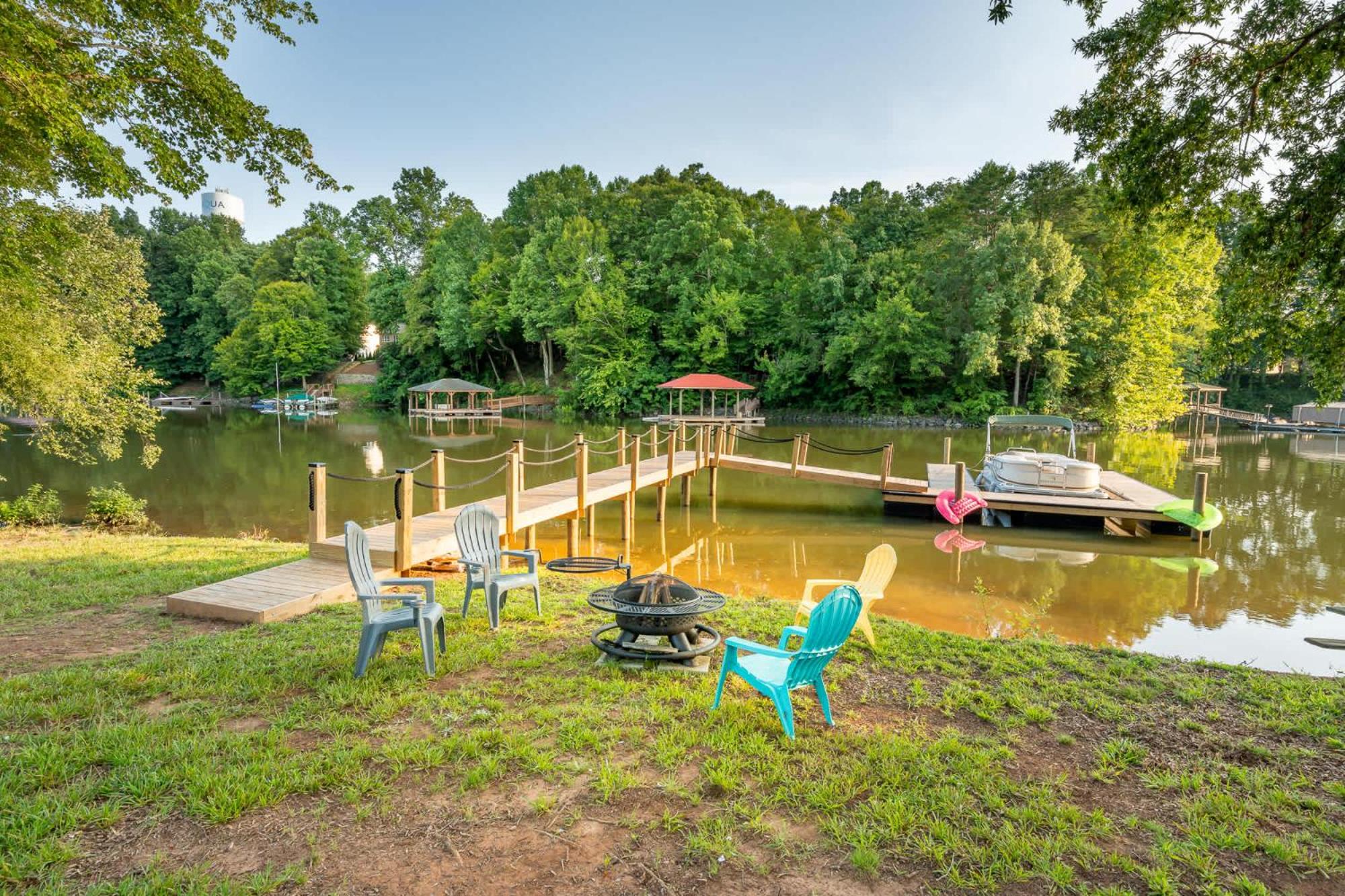 The Flat - A Lake View Retreat with Dock Access