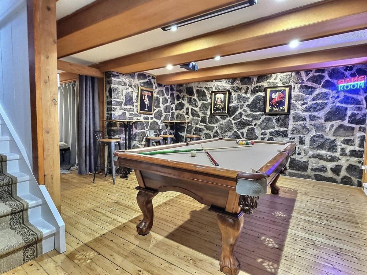 Charme 1780 Lit King Café et Billard