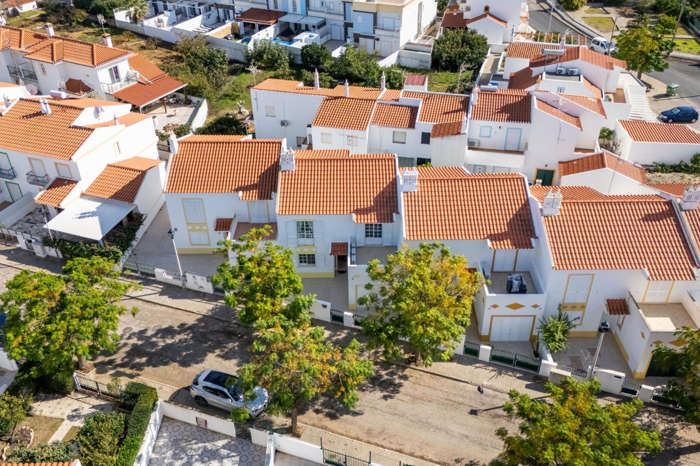 Cozy 3 BDR House Duplex With Patio by LovelyStay view 4