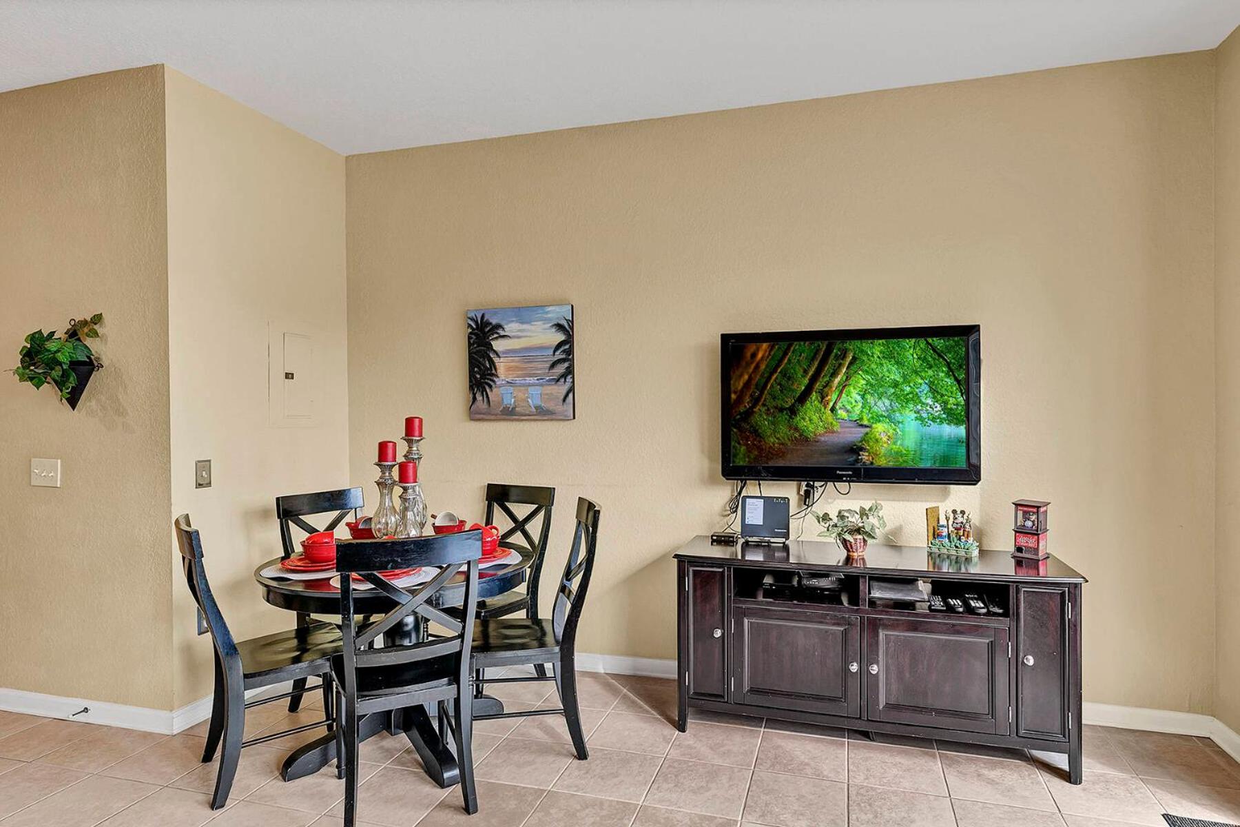 Water Park Fun in Windsor Hills: 3BR3BA