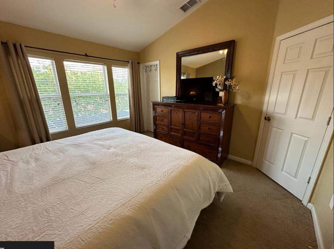 Water Park Fun in Windsor Hills: 3BR3BA