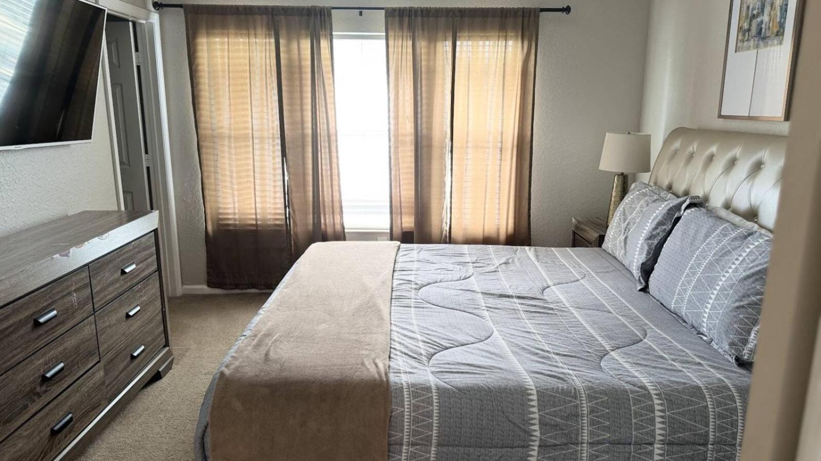 Townhome near Disney with private pool