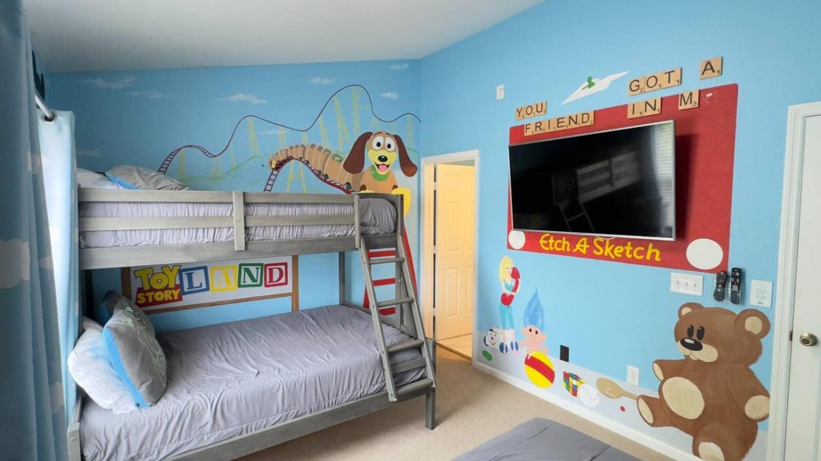 Townhome near Disney with private pool