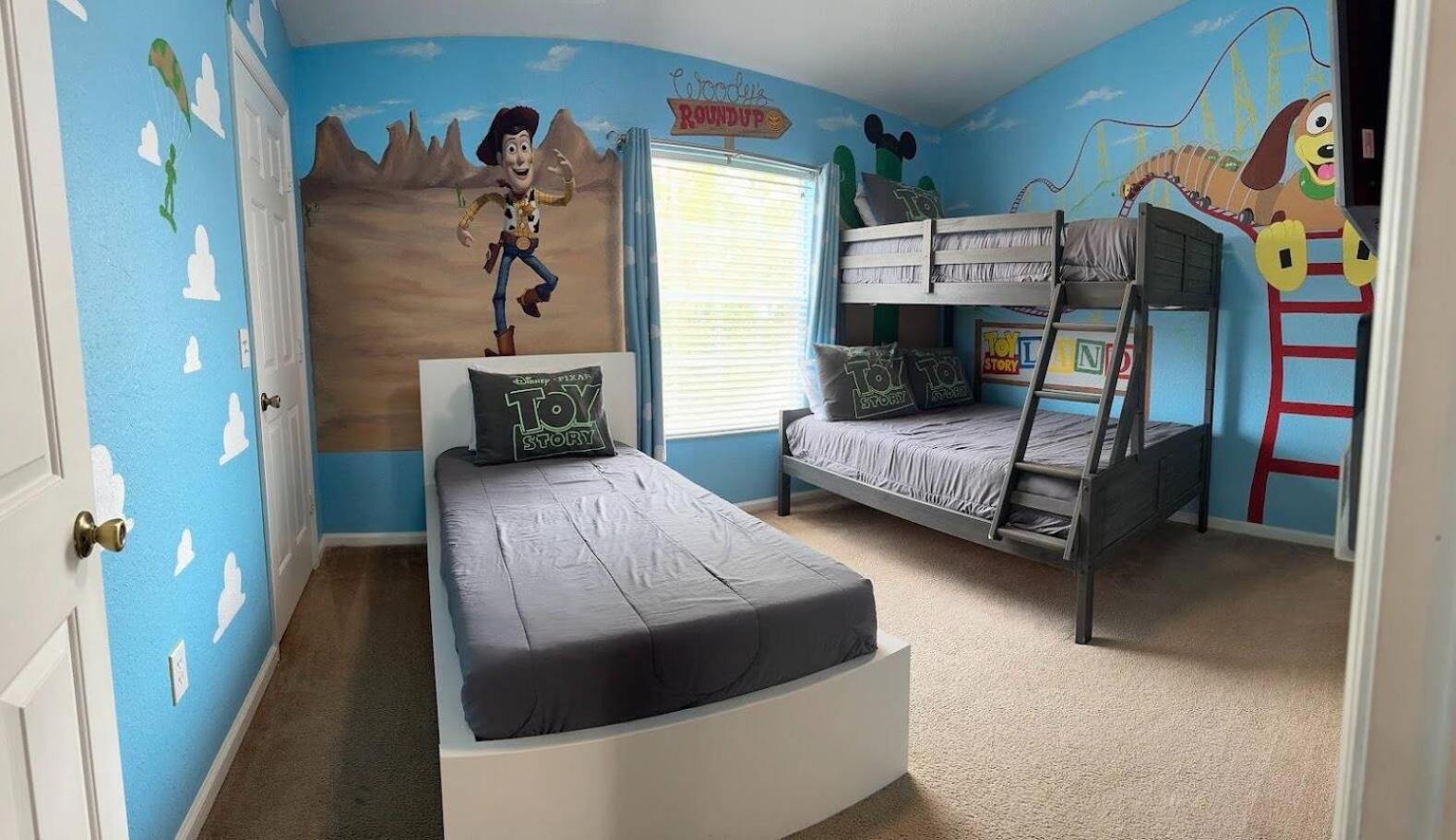 Townhome near Disney with private pool