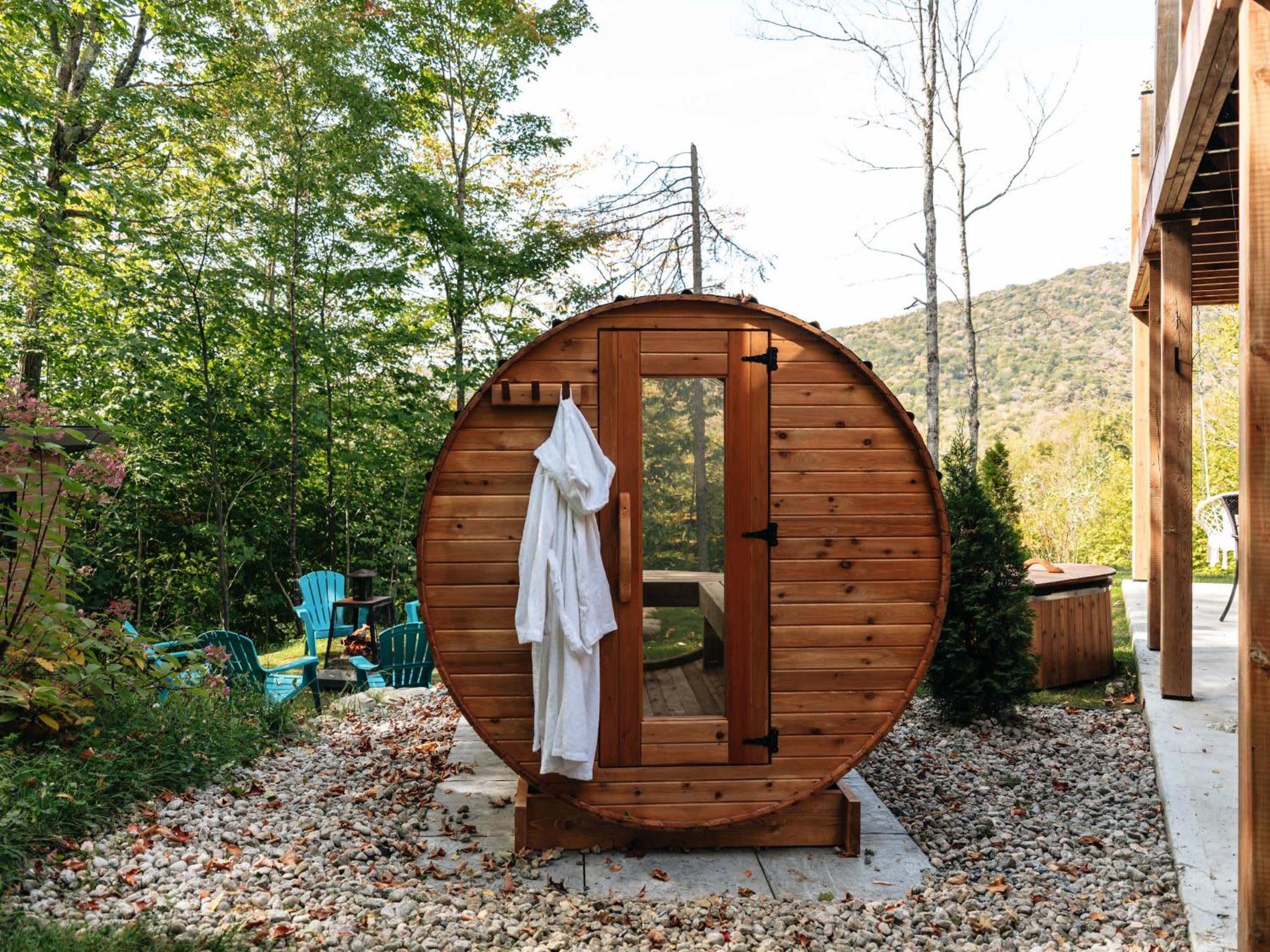 Le Montagnia escape to Tremblant with hot tub