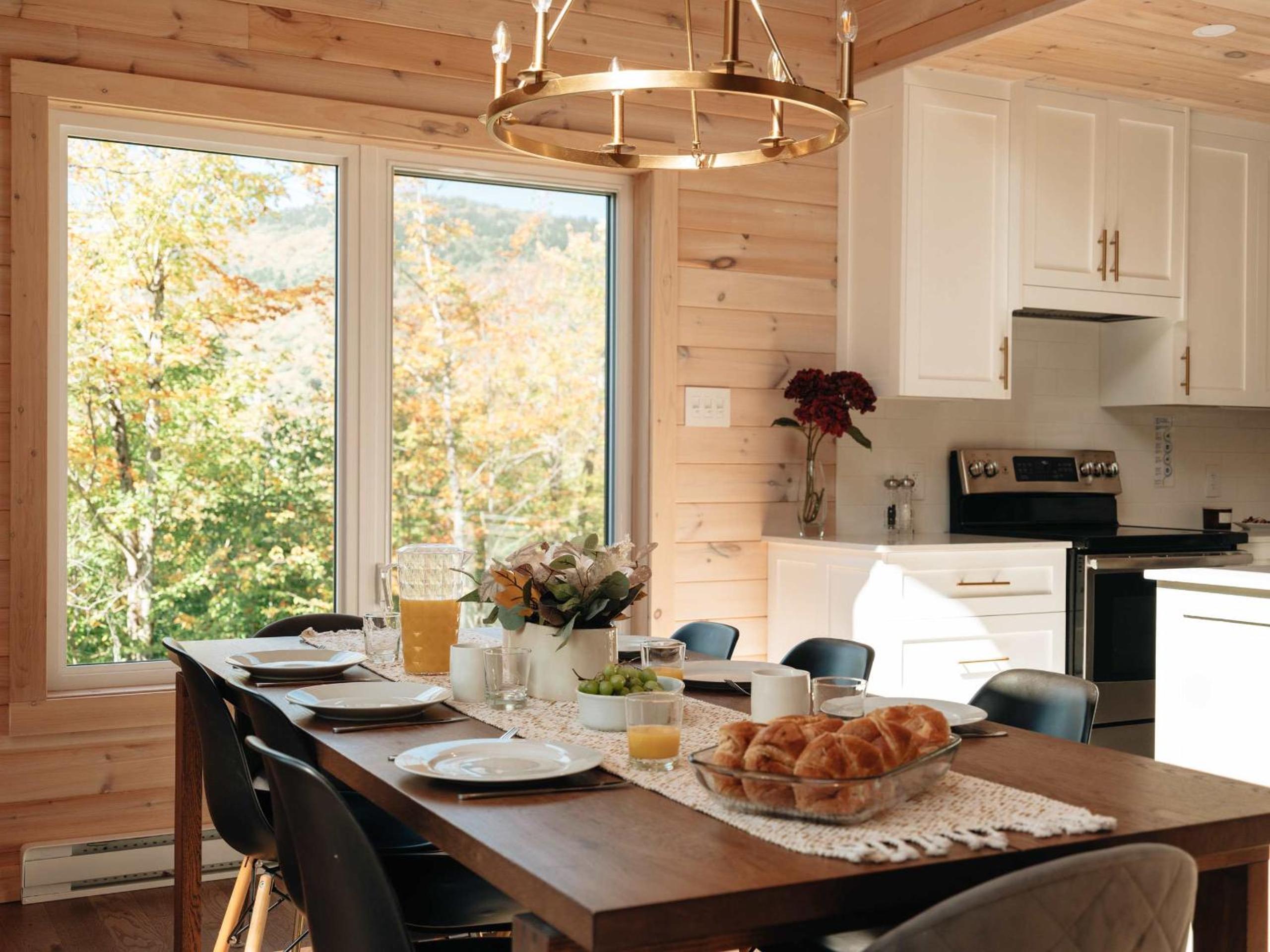 Le Montagnia escape to Tremblant with hot tub