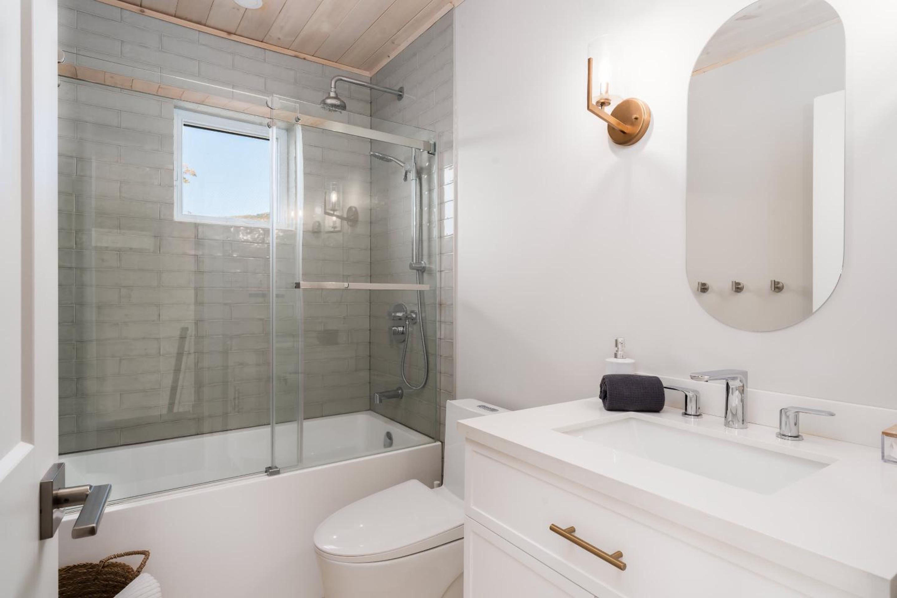 Le Montagnia escape to Tremblant with hot tub