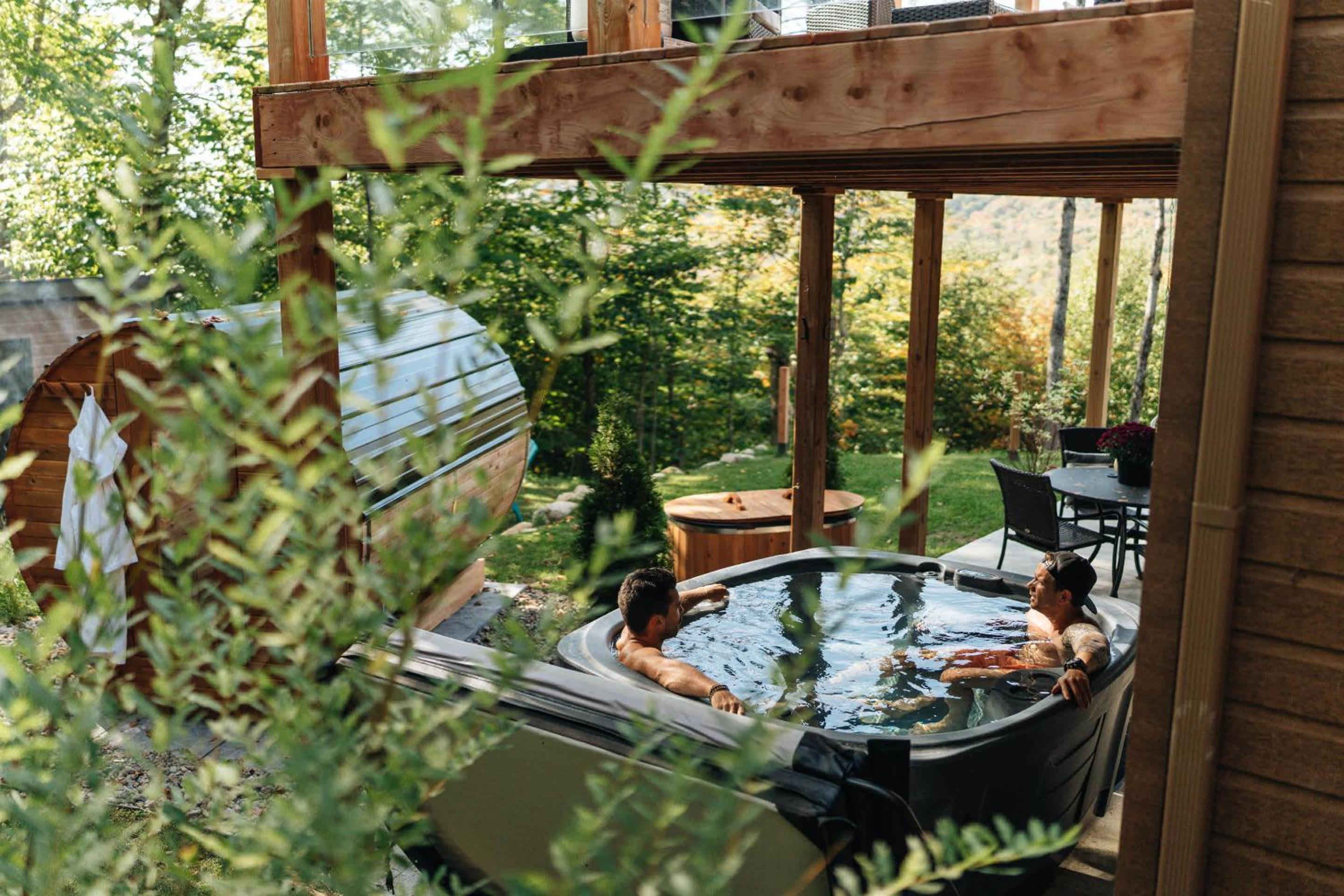 Le Montagnia escape to Tremblant with hot tub