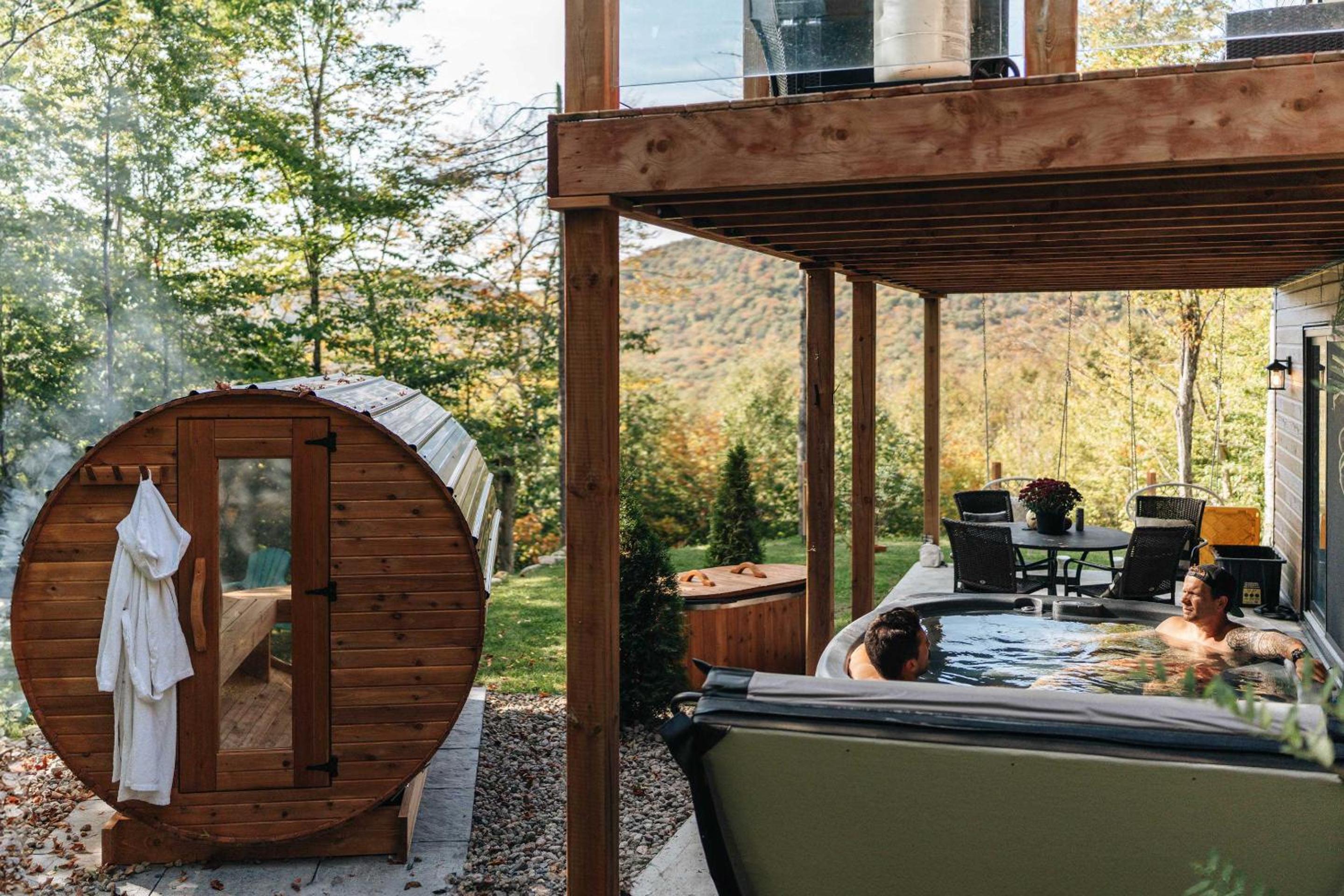 Le Montagnia escape to Tremblant with hot tub