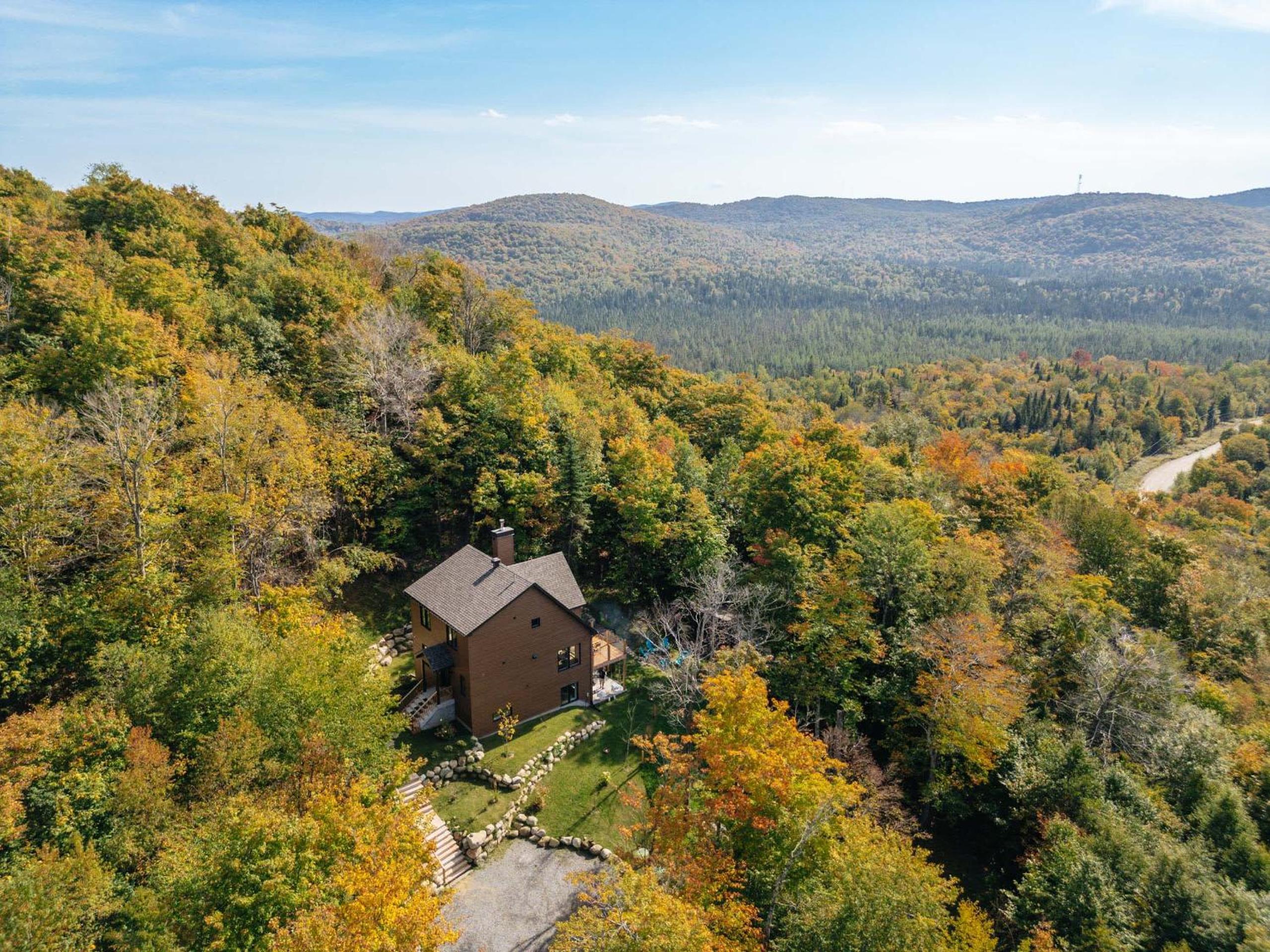 Le Montagnia escape to Tremblant with hot tub