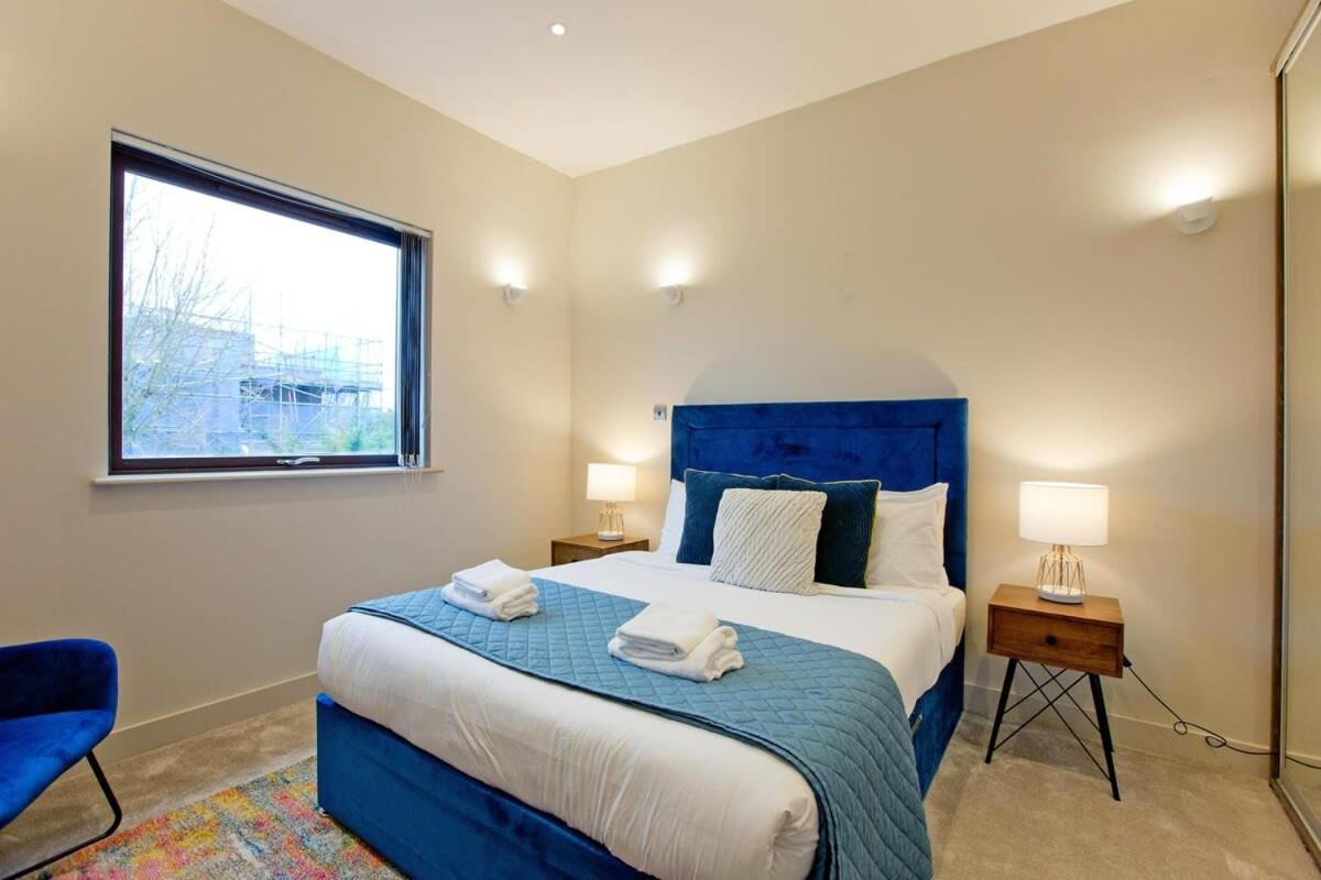 Stylish Penthouse with City Views / balcony AC