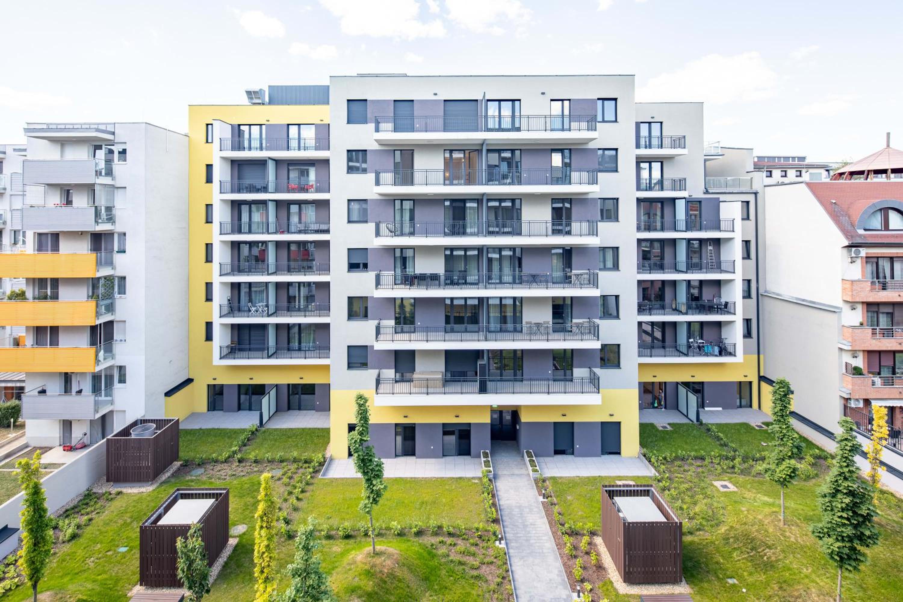 Central - Free Parking - Large Balcony view 4