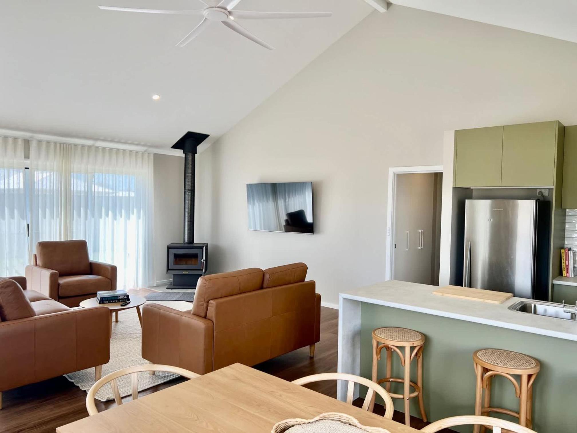 Foxhill Shores - WIFI outside pets