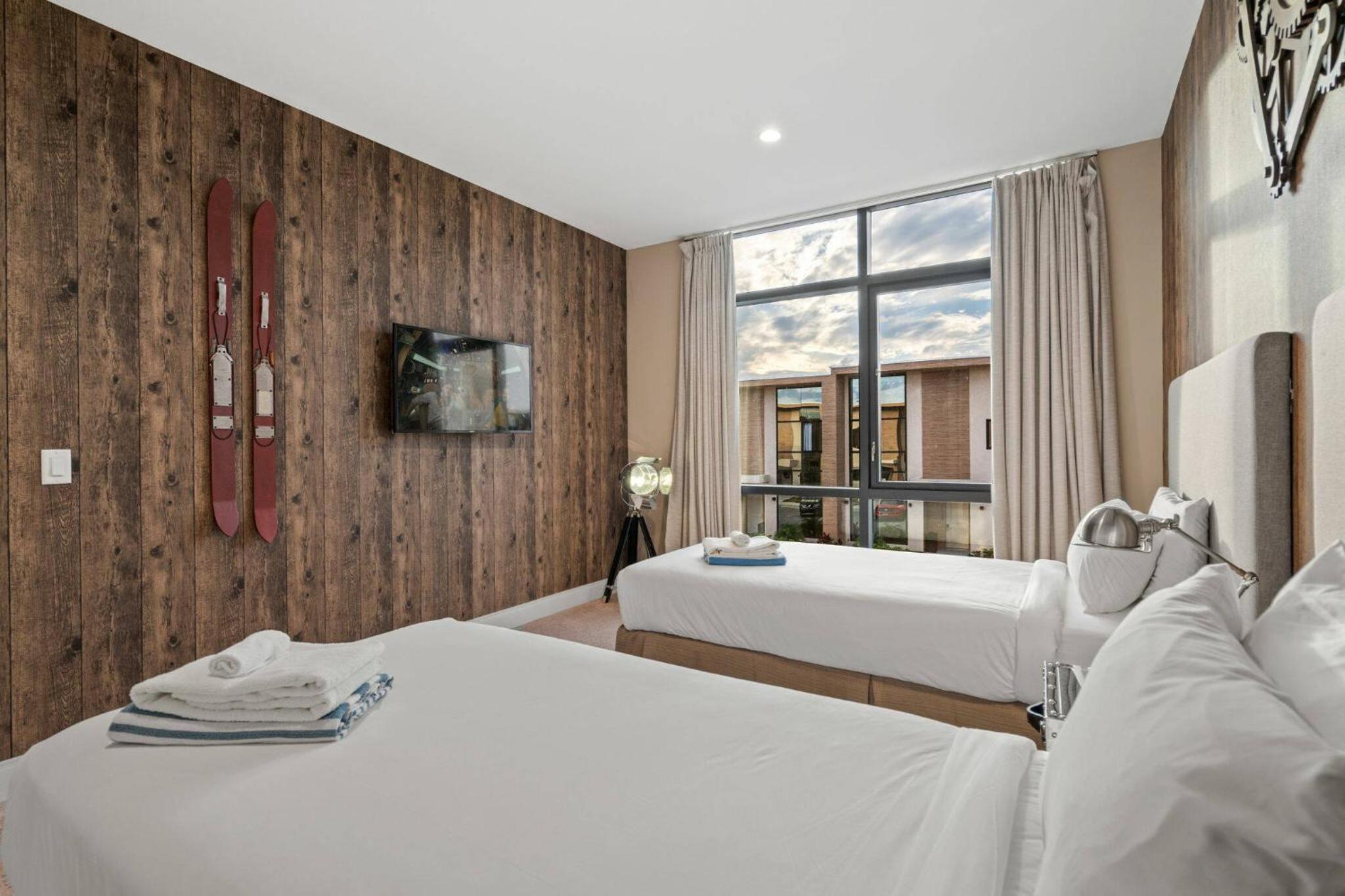 Elegant Escape: 4BR Villa near Disney Views