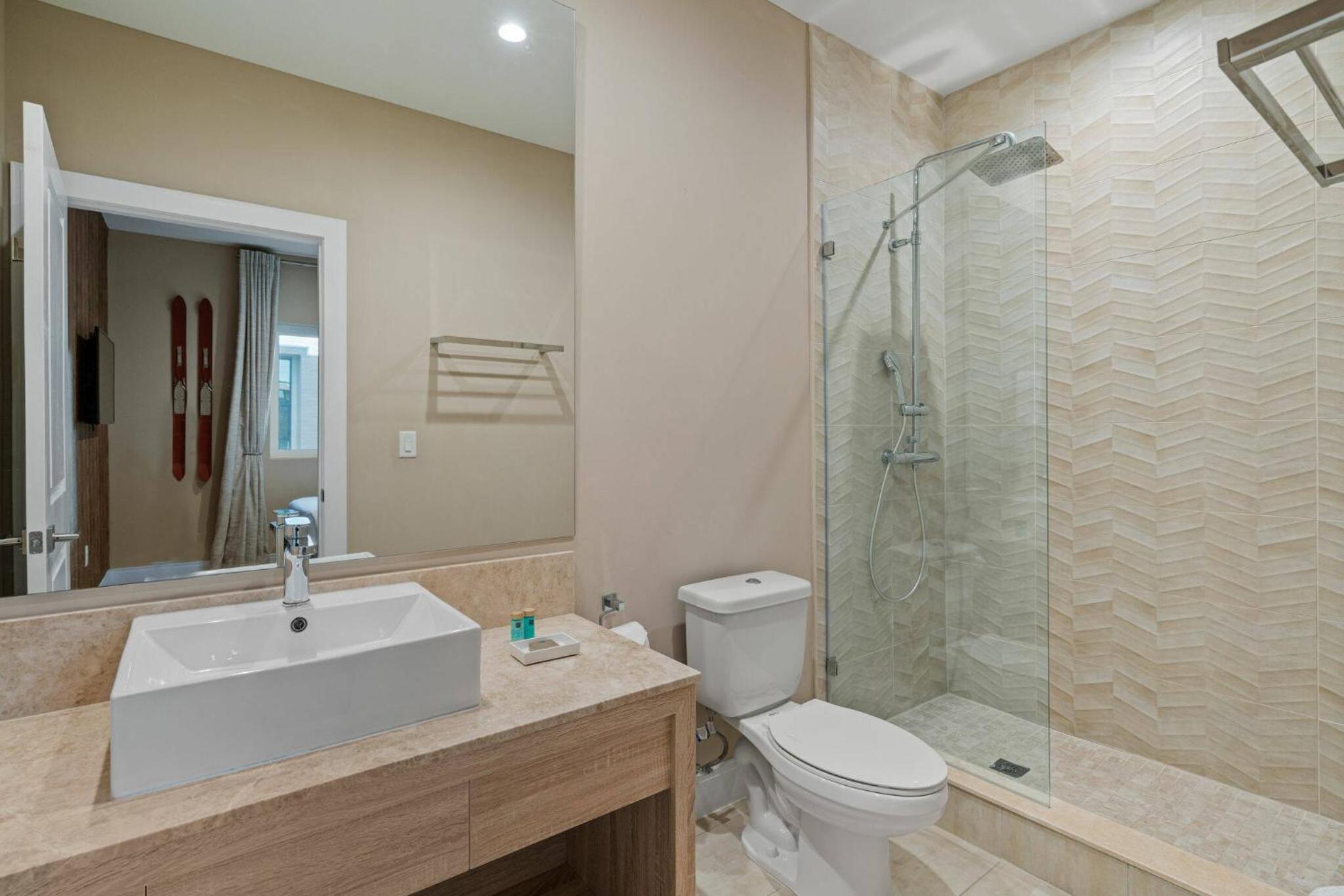Elegant Escape: 4BR Villa near Disney Views