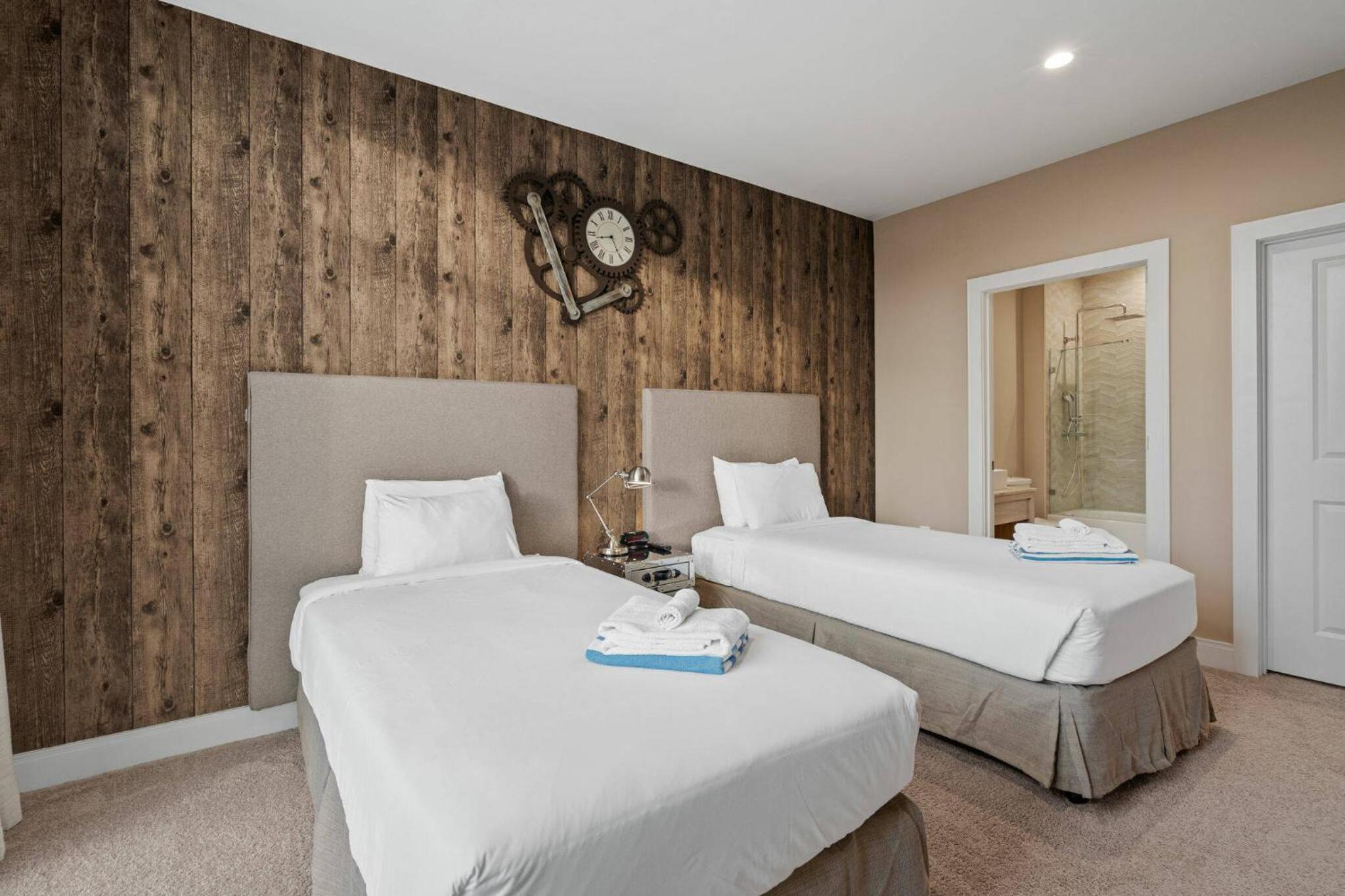 Elegant Escape: 4BR Villa near Disney Views