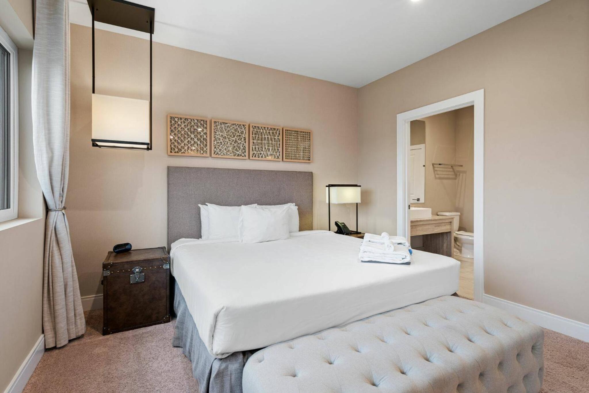 Elegant Escape: 4BR Villa near Disney Views