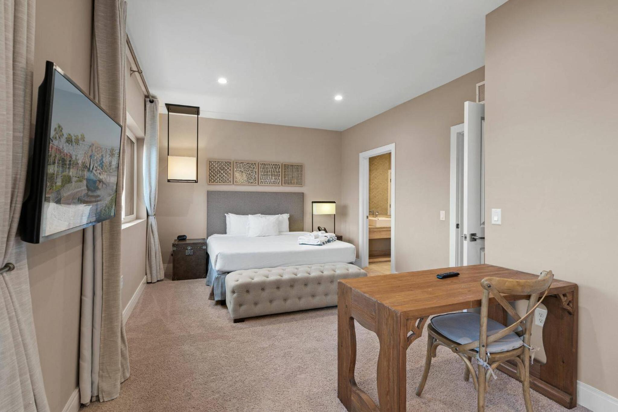 Elegant Escape: 4BR Villa near Disney Views