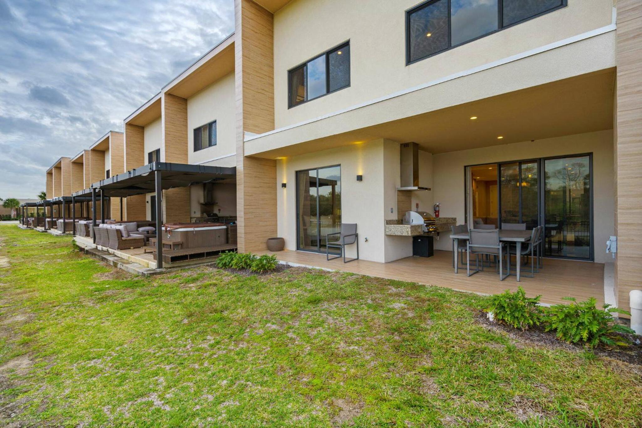 Elegant Escape: 4BR Villa near Disney Views