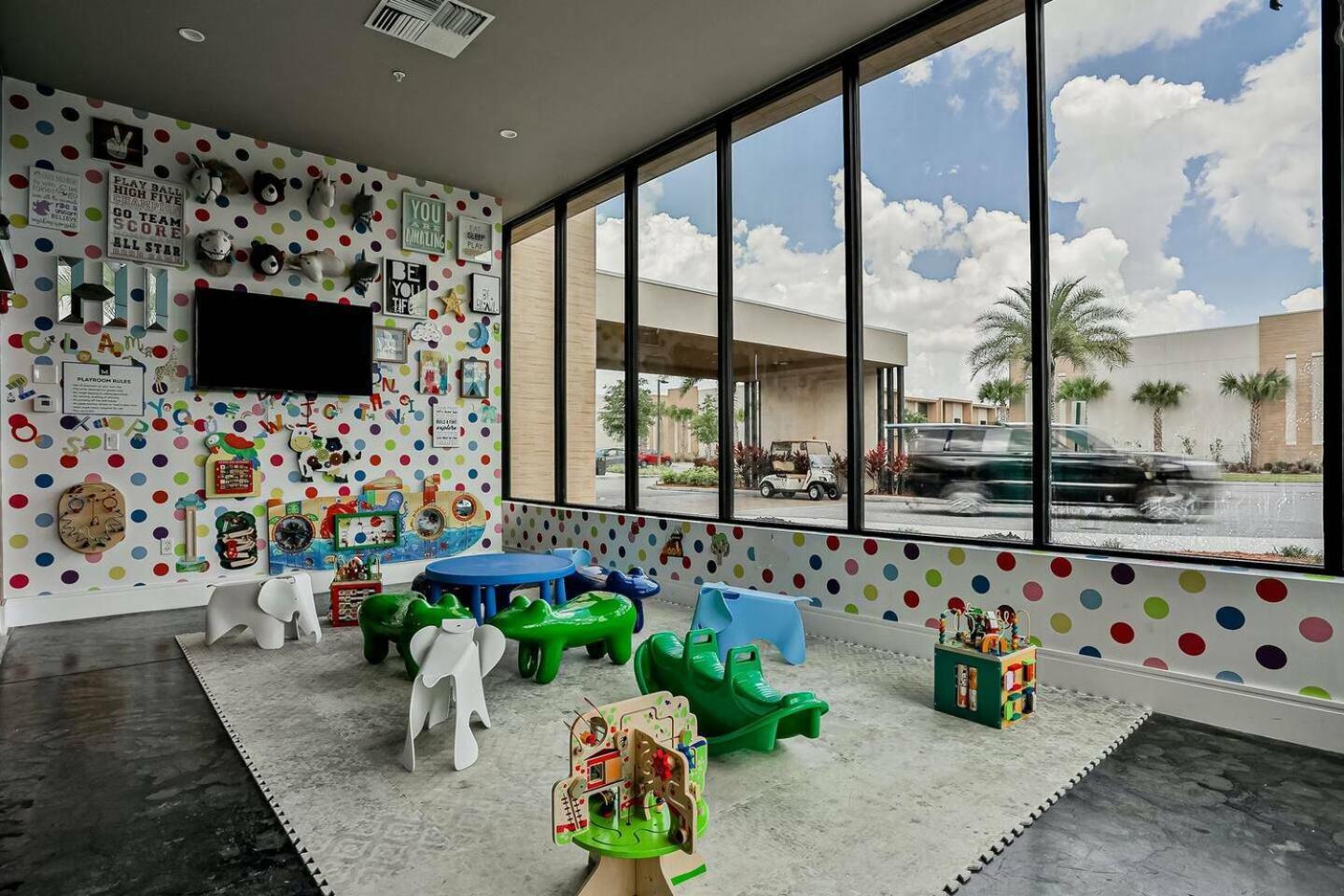 Elegant Escape: 4BR Villa near Disney Views