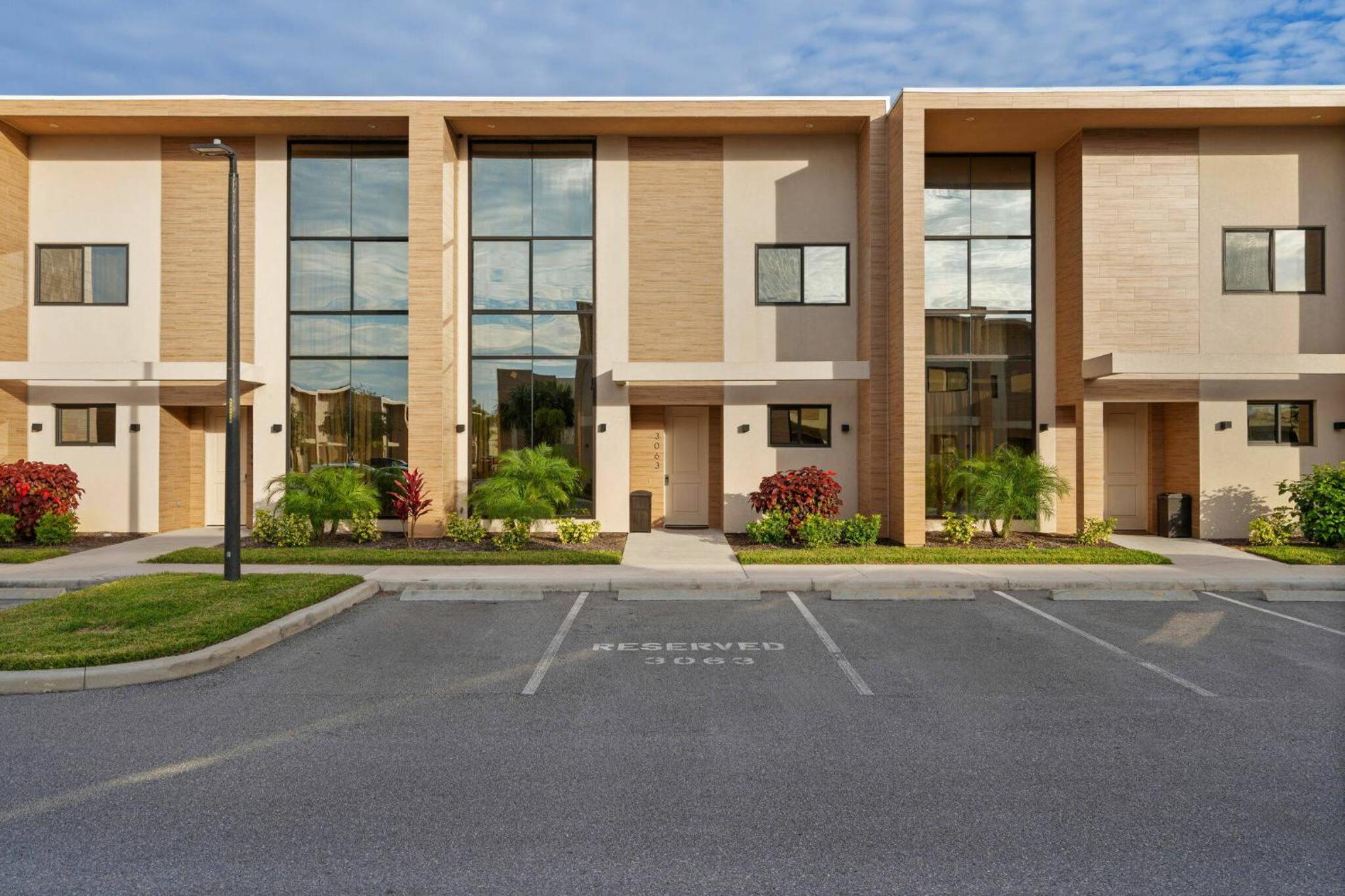 Elegant Escape: 4BR Villa near Disney Views