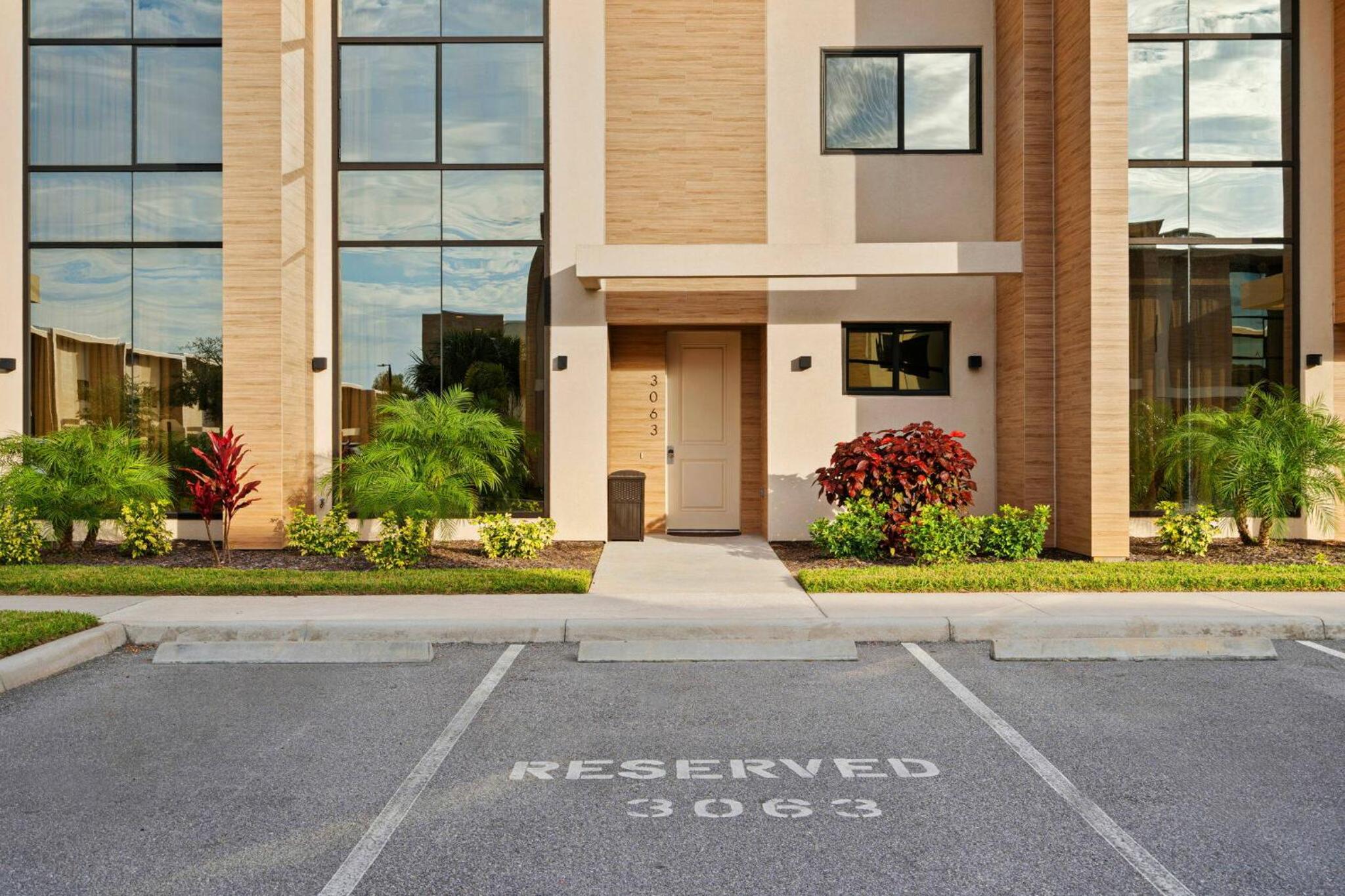 Elegant Escape: 4BR Villa near Disney Views