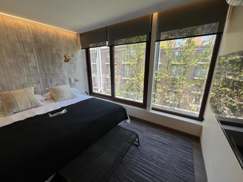 HOM I Amplio y Lujoso Depto 4PAX 2D2B En Santiago