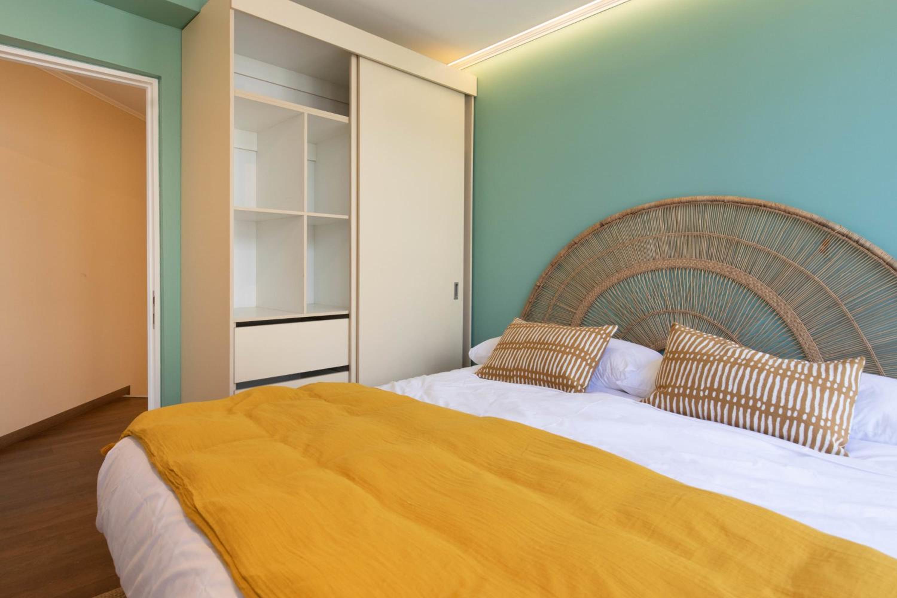 HOM I Amplio y Lujoso Depto 4PAX 2D2B En Santiago