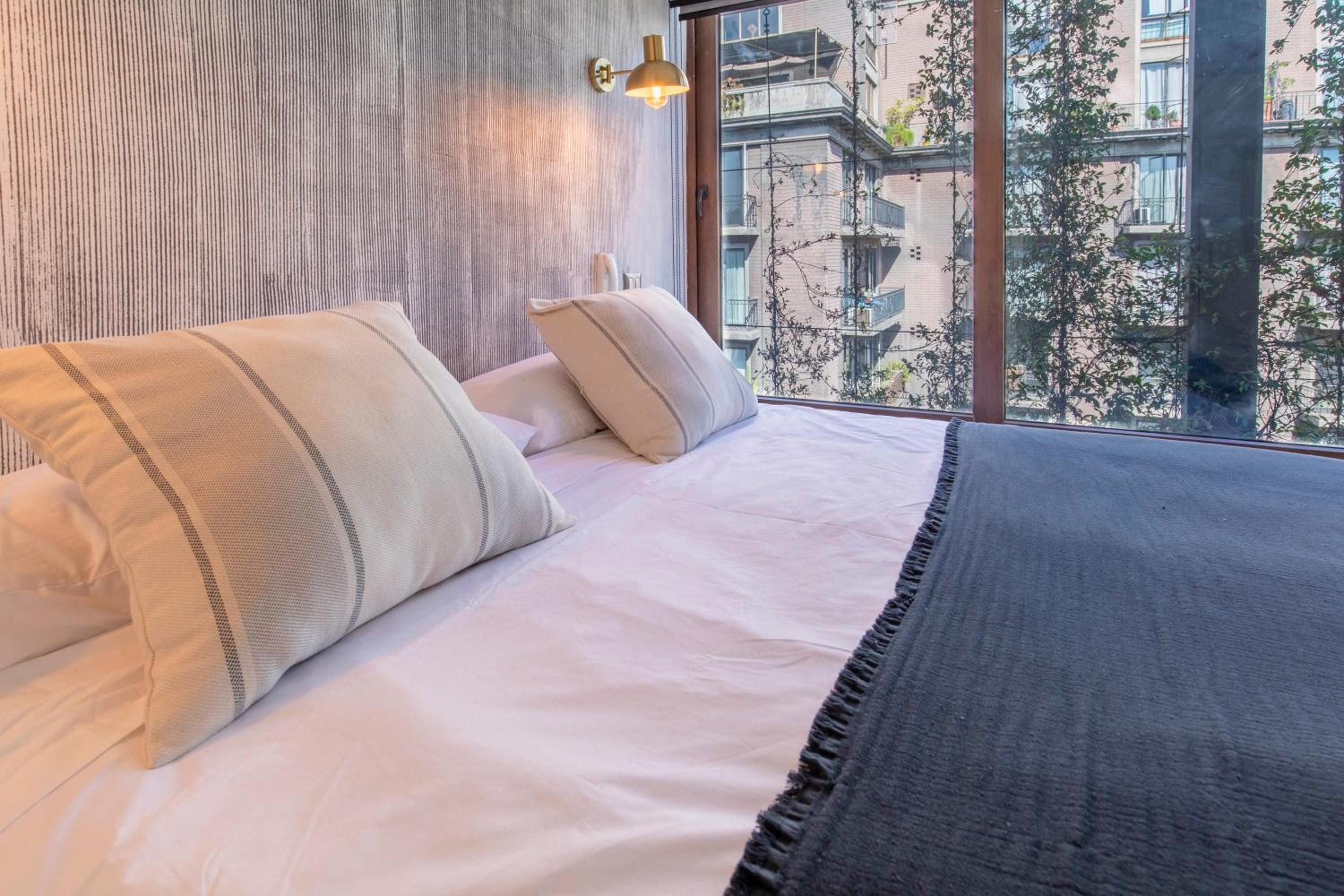 HOM I Amplio y Lujoso Depto 4PAX 2D2B En Santiago