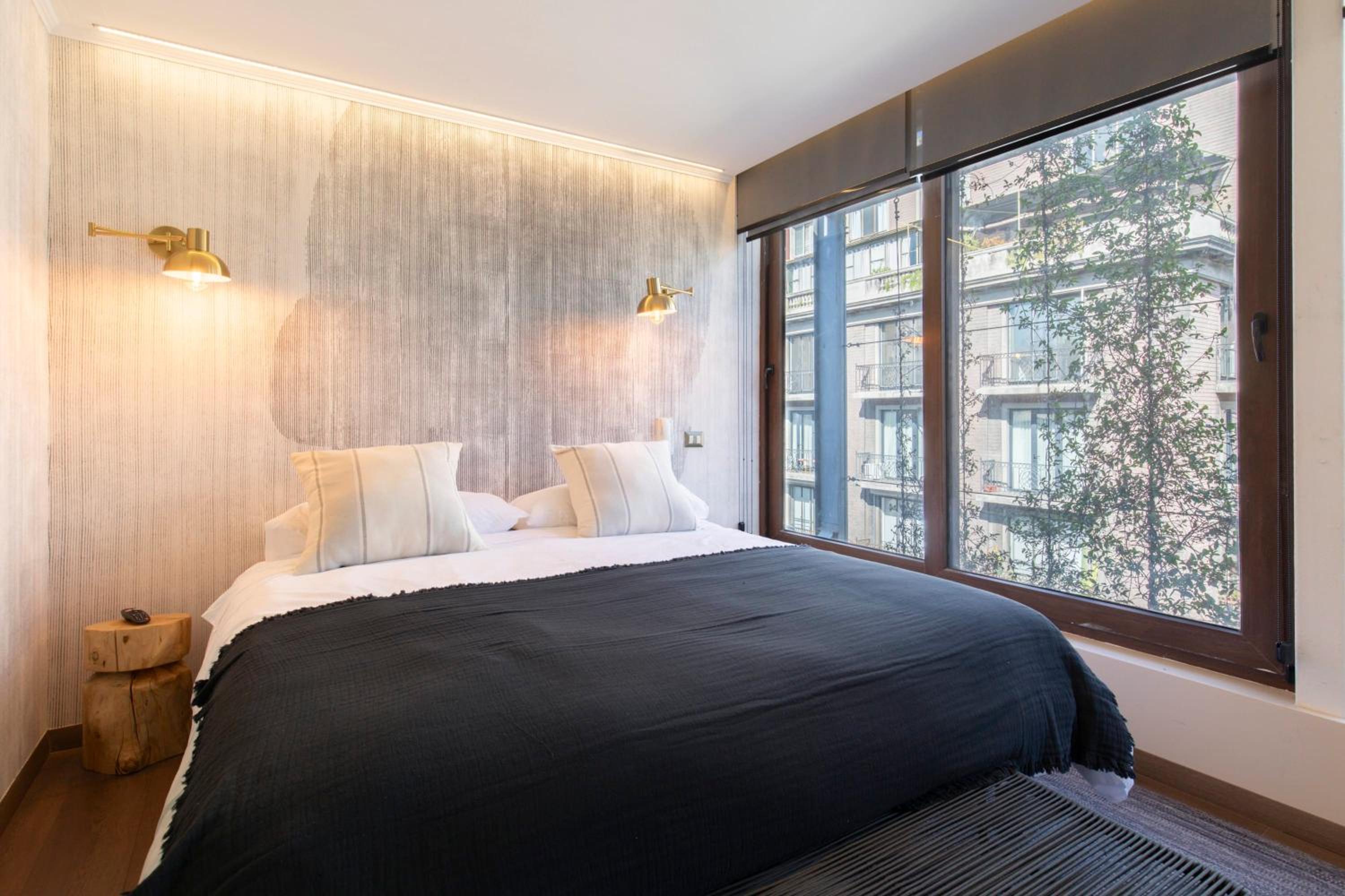 HOM I Amplio y Lujoso Depto 4PAX 2D2B En Santiago